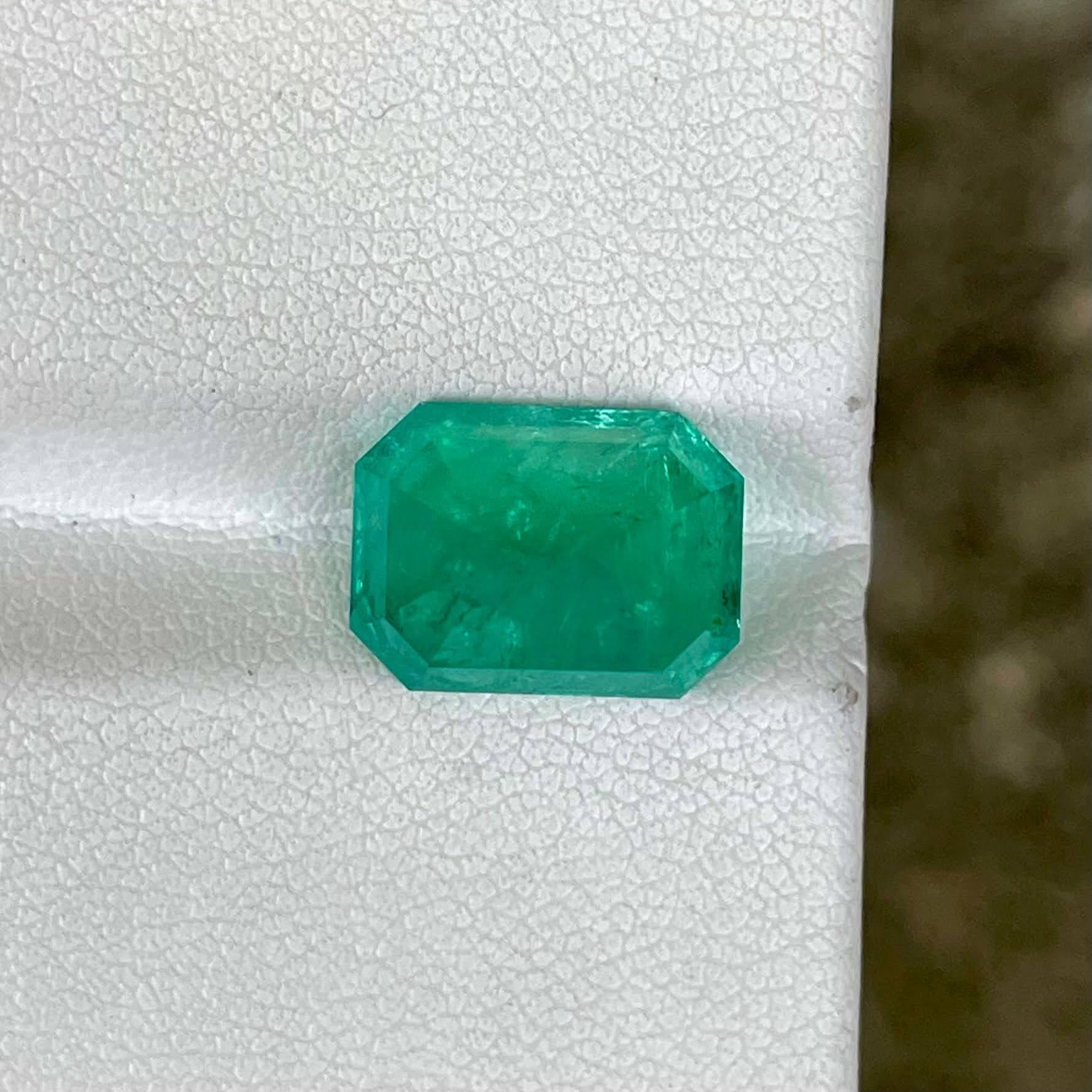 6.68 carats Emerald Stone Emerald Cut Natural Gemstone from Afghanistan For Sale 1