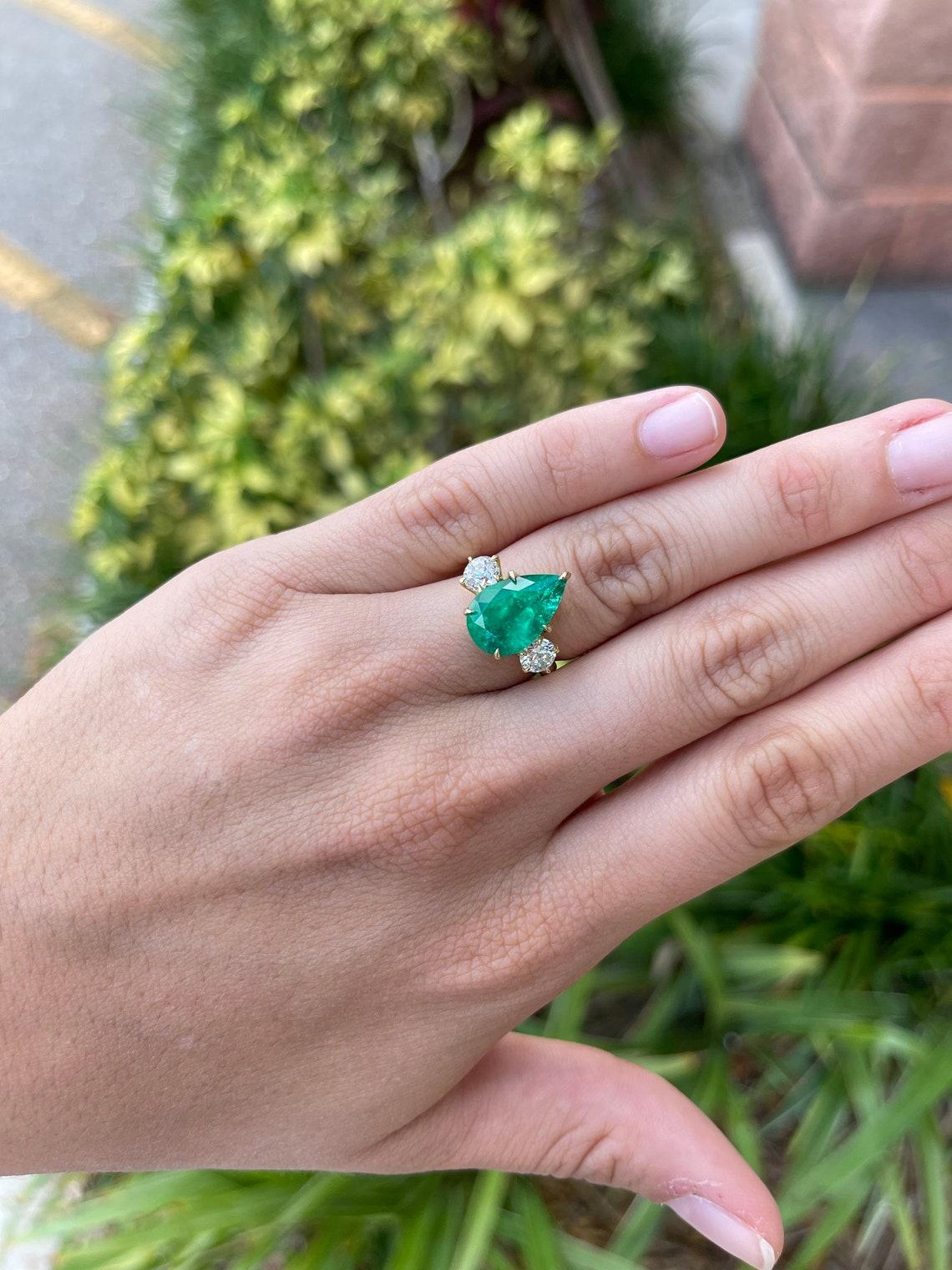 Pear Cut 6.68tcw 18K Pear Emerald & Old European Cut Diamond Three Stone Ring For Sale