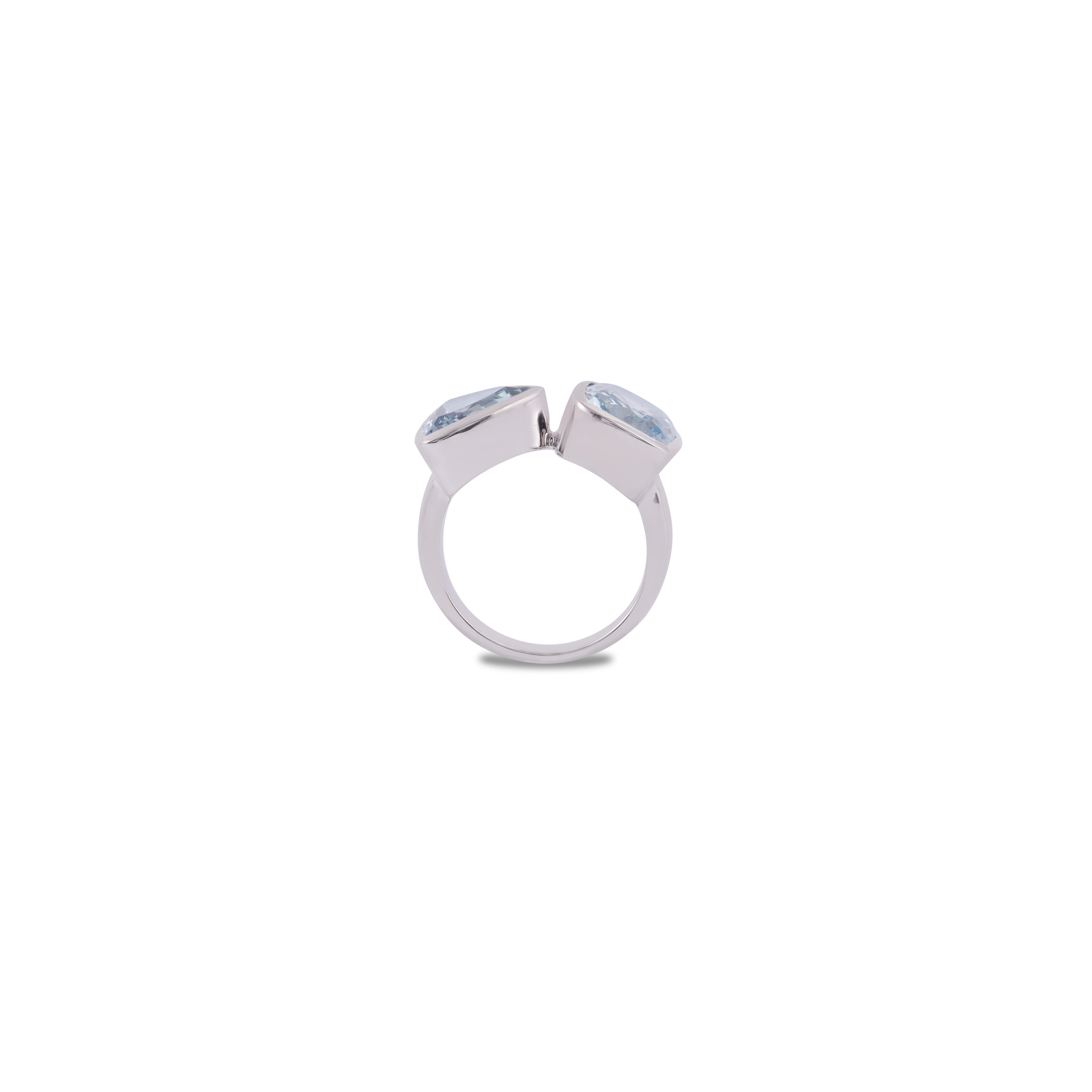 Modernist 6.69 Carat Aquamarine Ring in 18 Karat white Gold  For Sale