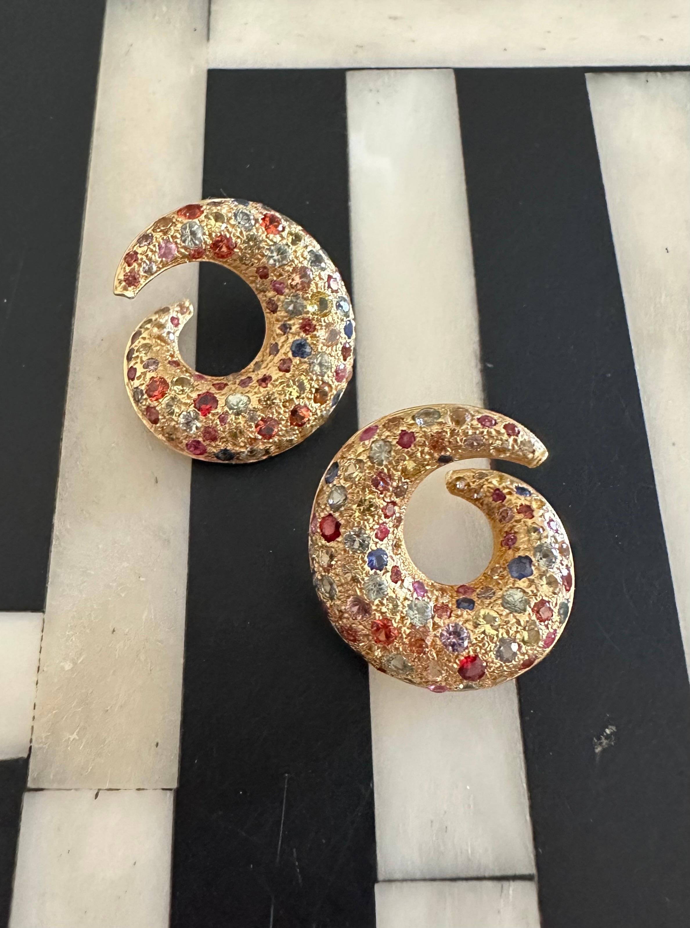 6.69cts Multicolored Sapphires and 18kt Gold Stud Earrings For Sale 1