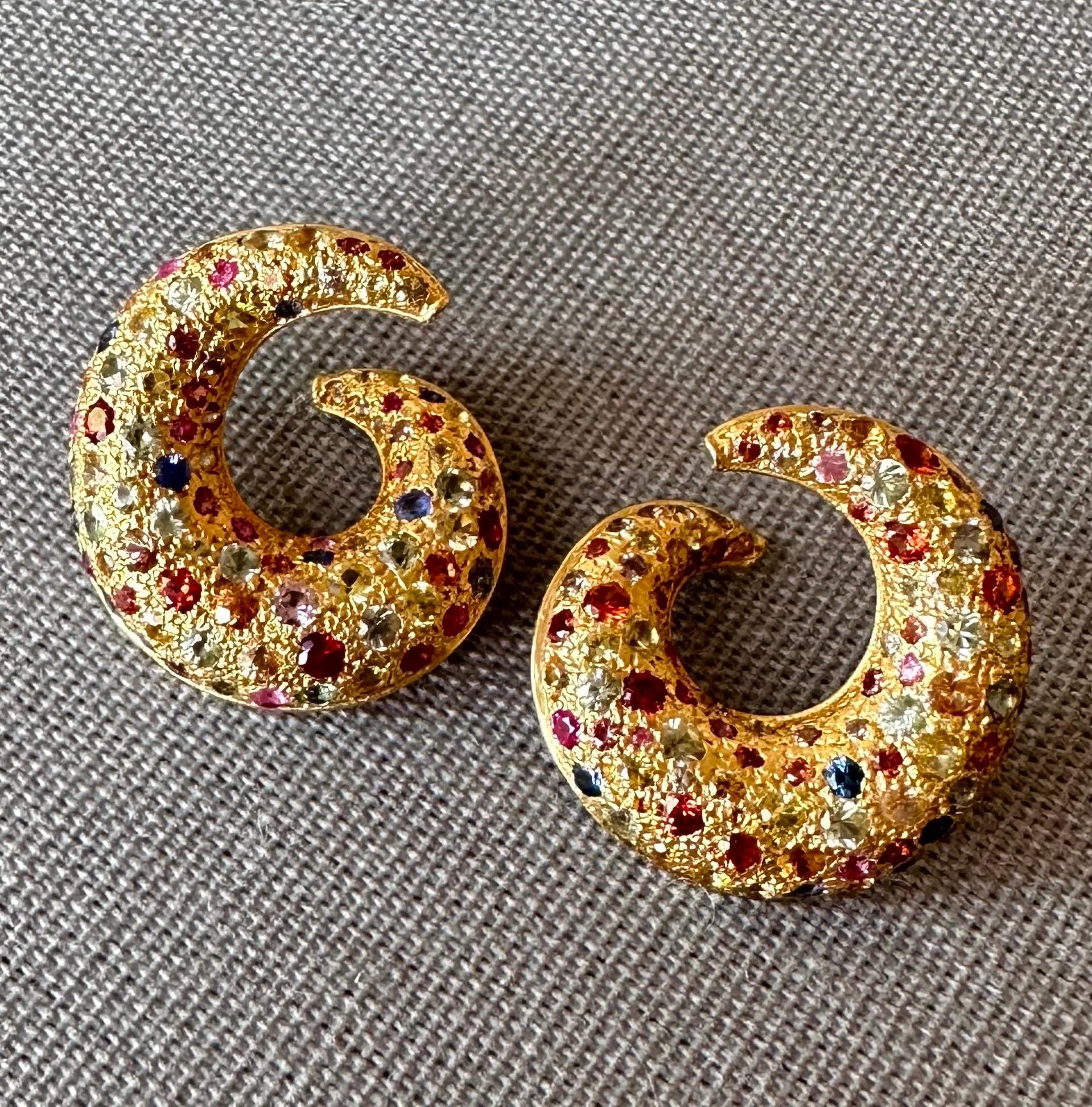 6.69cts Multicolored Sapphires and 18kt Gold Stud Earrings For Sale 2