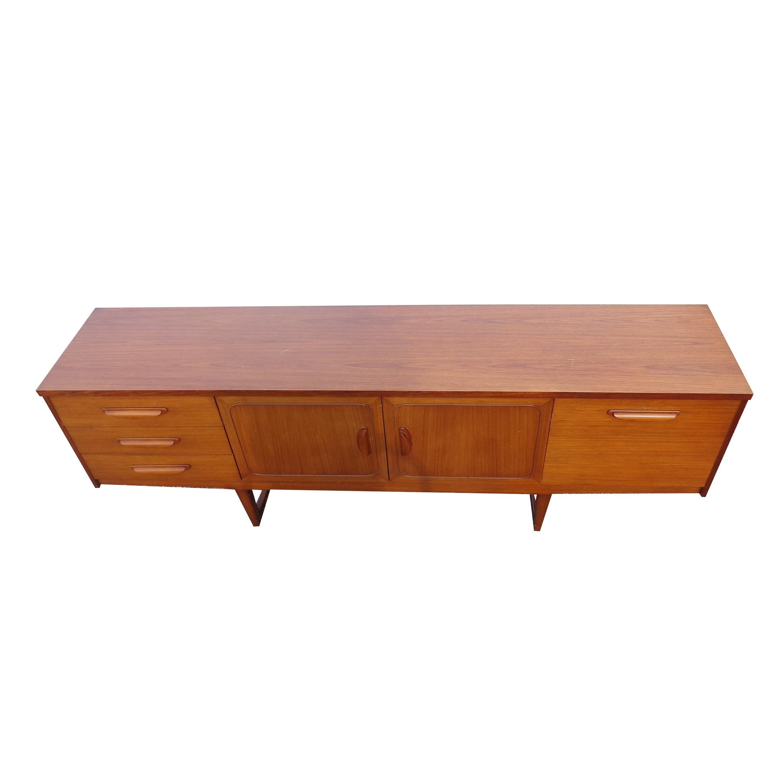 6.6ft Mid Century teak side board credenza with sleigh base


Roomy and functional sideboard with drop down liquor cabinet.
Three drawers and a center 2 door cabinet with sculpted pulls.

 