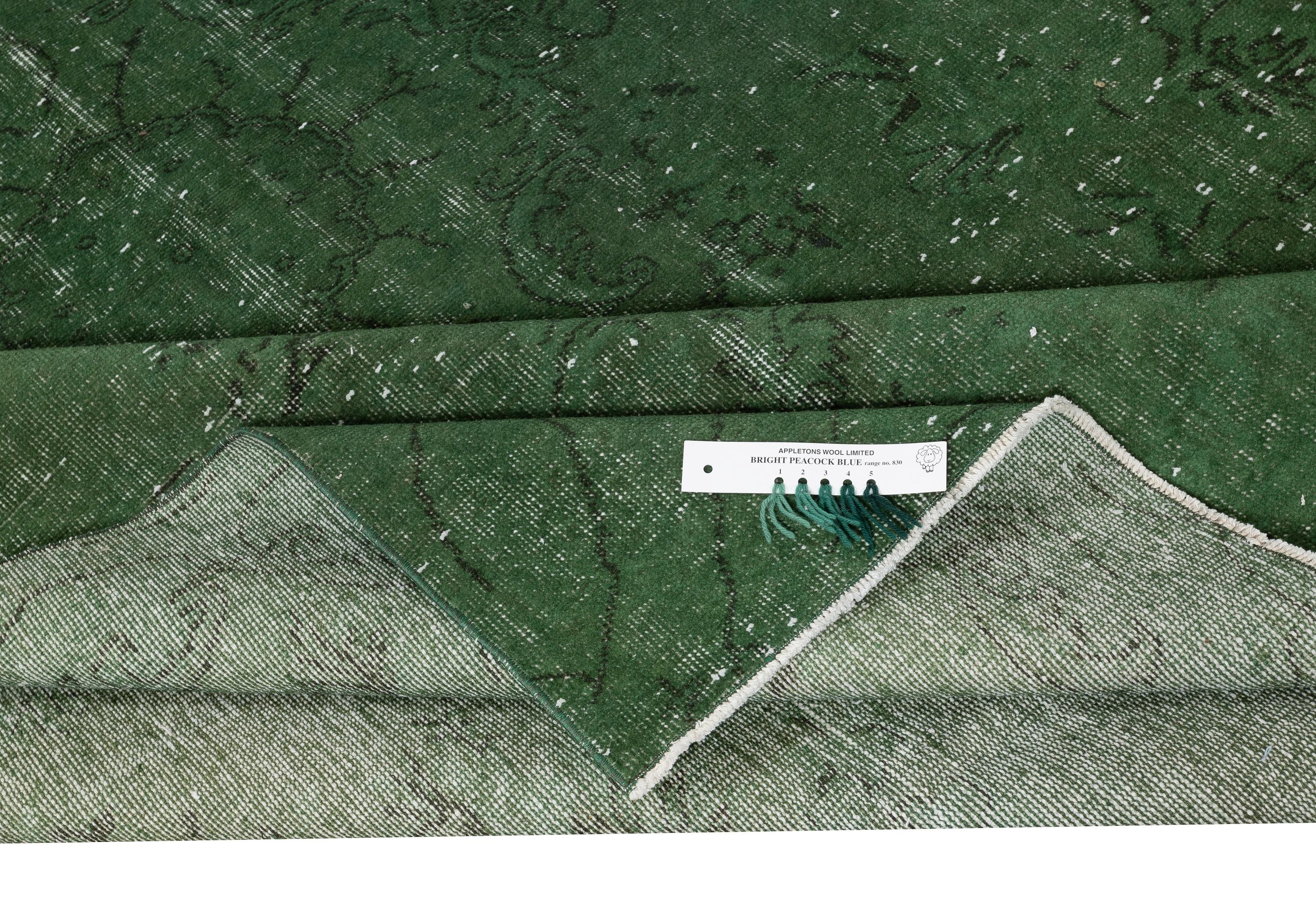 6.6x10 Ft handgefertigter türkischer Teppich. Grüner überfärbter Vintage-Teppich für modernes Zuhause (Moderne) im Angebot