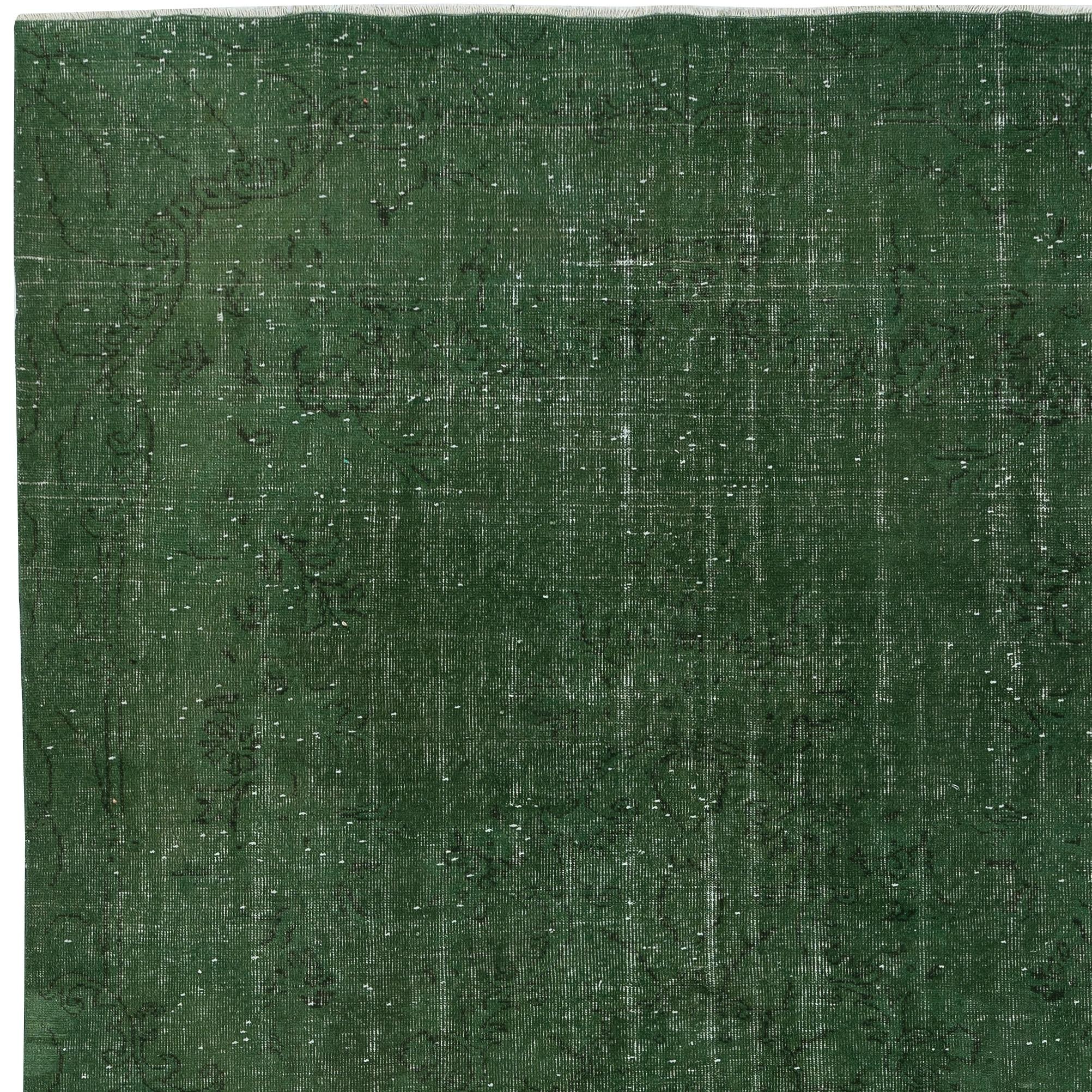 6.6x10 Ft handgefertigter türkischer Teppich. Grüner überfärbter Vintage-Teppich für modernes Zuhause (Handgeknüpft) im Angebot