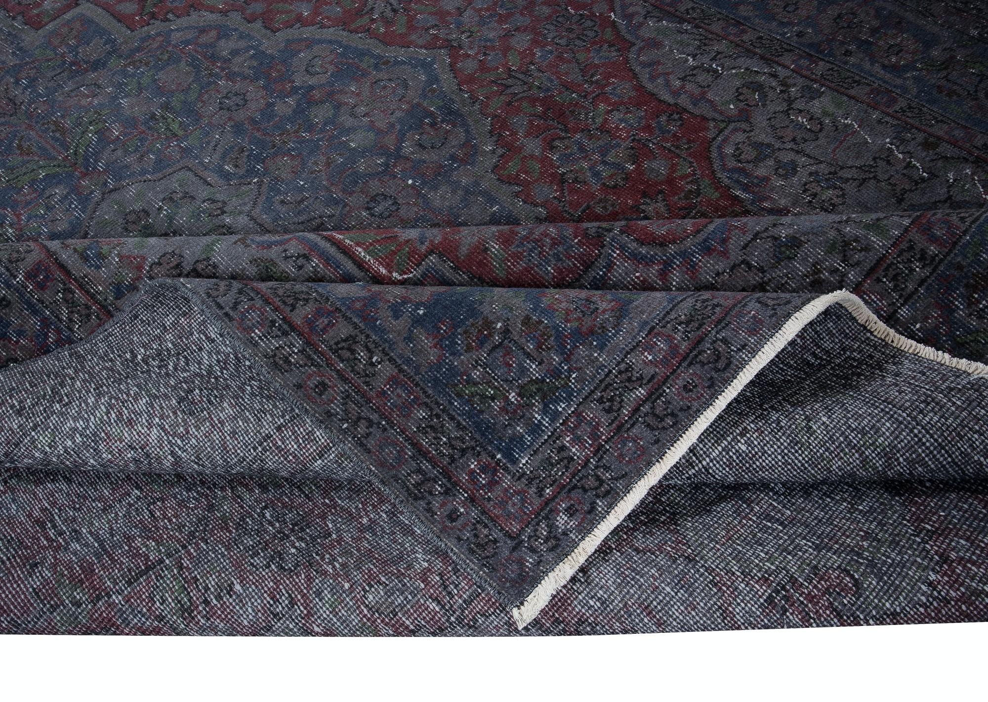 Hand-Woven 6.6x10 Ft Modern Handmade Turkish Area Rug in Gray, Burgundy Red & Dark Blue For Sale