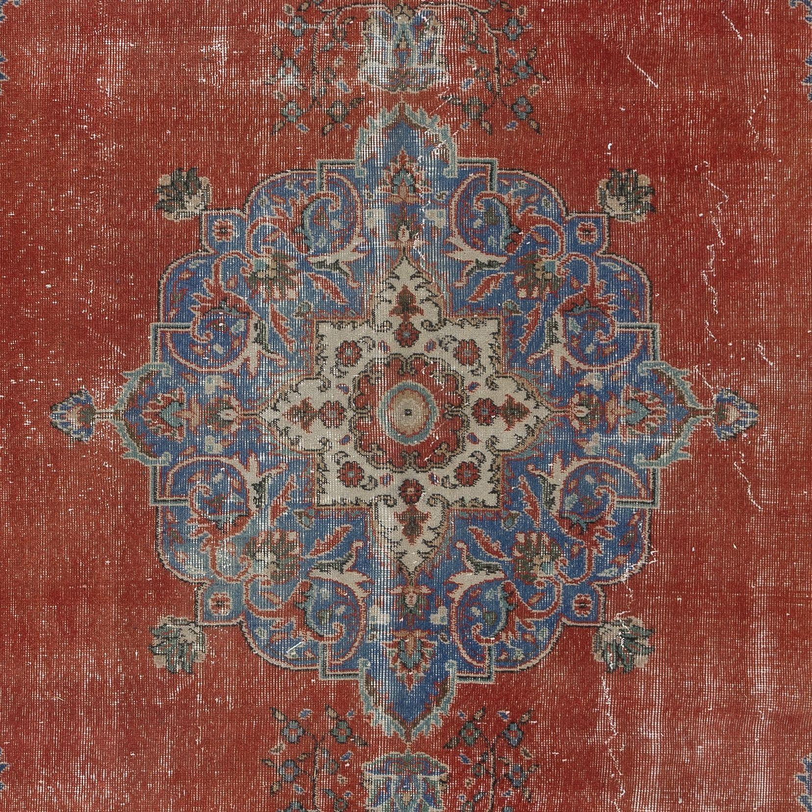 6.6x10 Ft Einzigartiger handgefertigter türkischer Vintage-Teppich in Rot, Marineblau & Beige, Unikat (Handgeknüpft) im Angebot