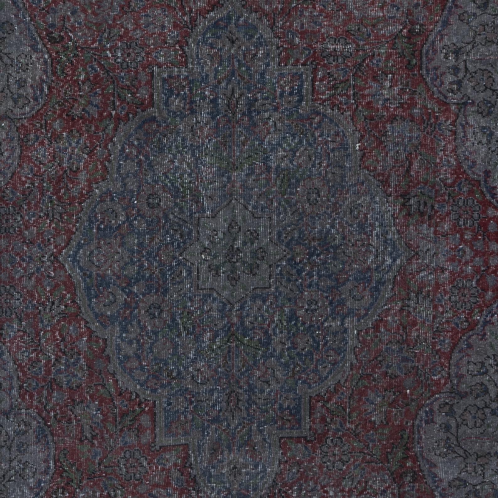 6.6x10 Ft Vintage Handmade Turkish Area Rug in Grau, Burgunderrot und Dunkelblau (Handgewebt) im Angebot
