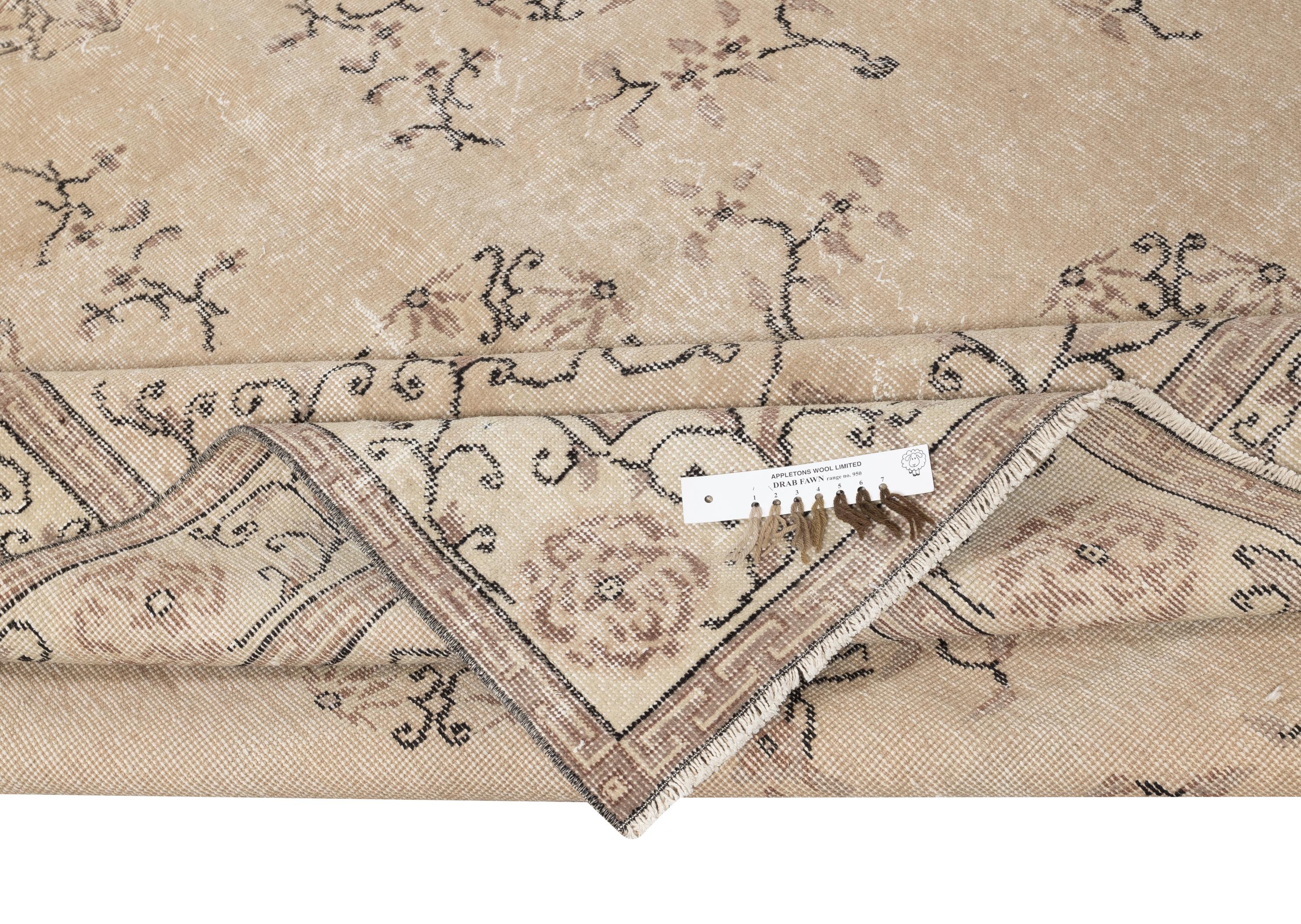 Art Déco Tappeto Vintage Beige 6.6x10 Ft. Tappeto annodato a mano con Art Deco cinese in vendita