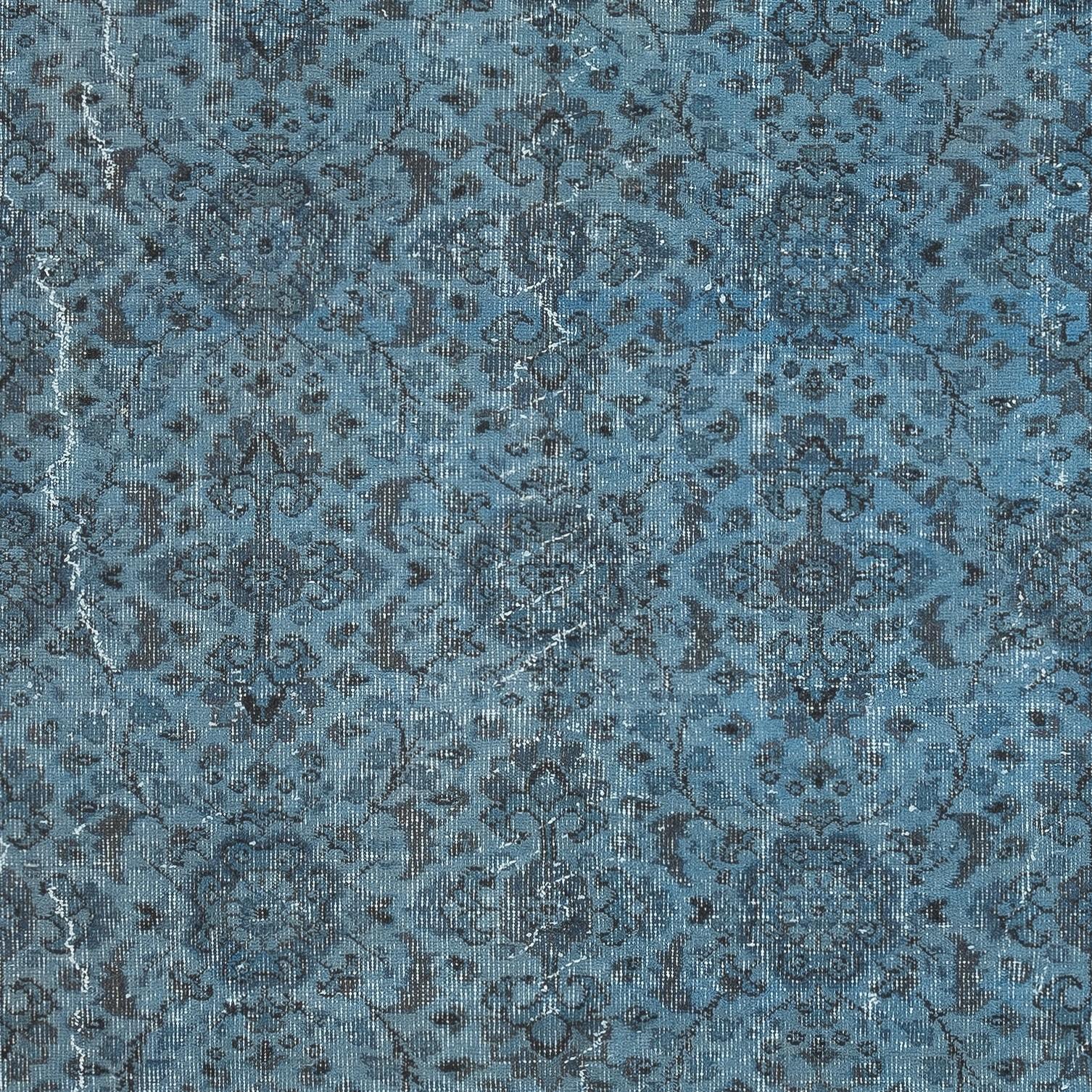 Annodato a mano 6.6x10.2 Ft Tappeto moderno fatto a mano in lana turca di colore blu con design floreale in vendita