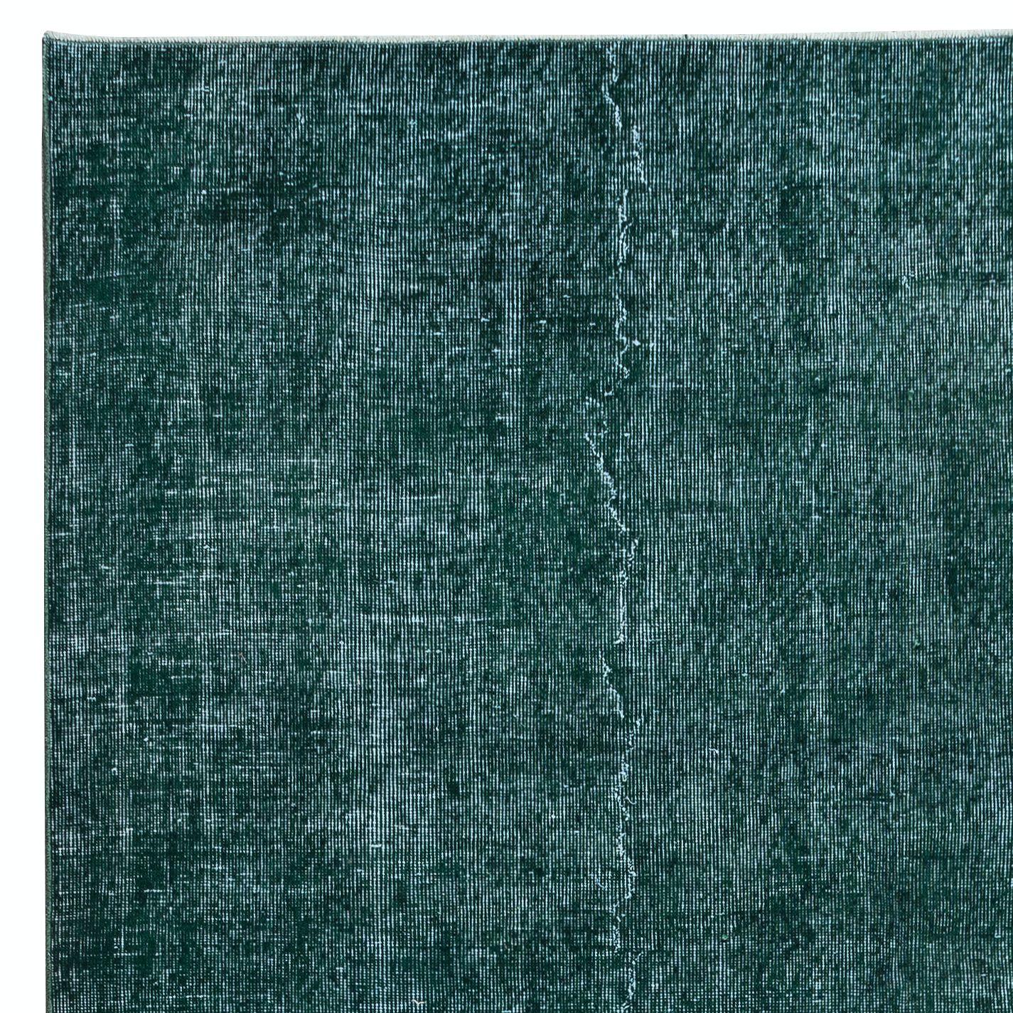 Turco Tappeto tradizionale fatto a mano di colore verde scuro tinto in massa per interni moderni in vendita