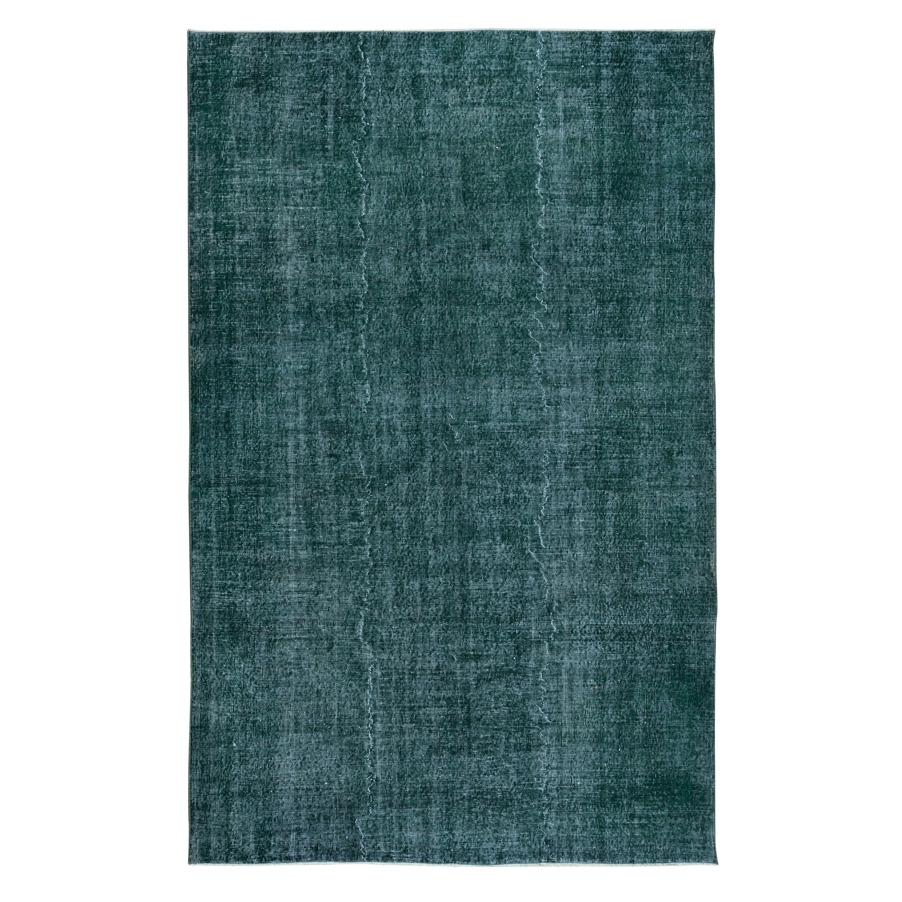 Tappeto tradizionale fatto a mano di colore verde scuro tinto in massa per interni moderni in vendita