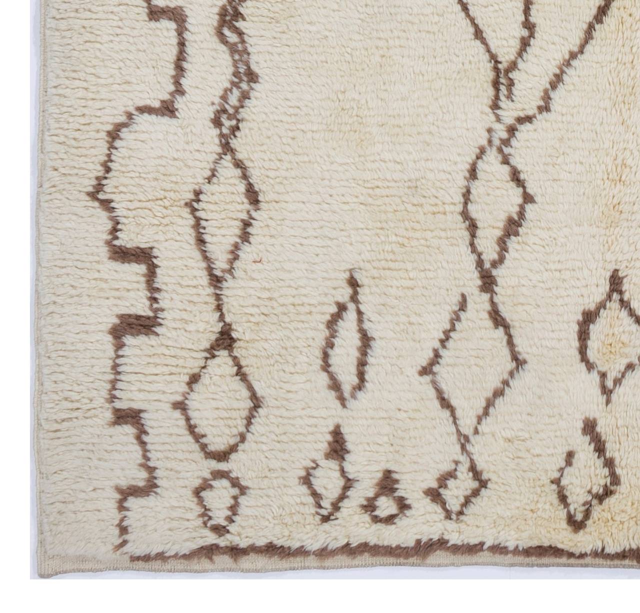 Marokkanischer Beni Ourain-Teppich aus 100 % natürlicher Wolle in bester Qualität. BENUTZERDEFINIERTE OPTIONEN A. (Handgeknüpft) im Angebot