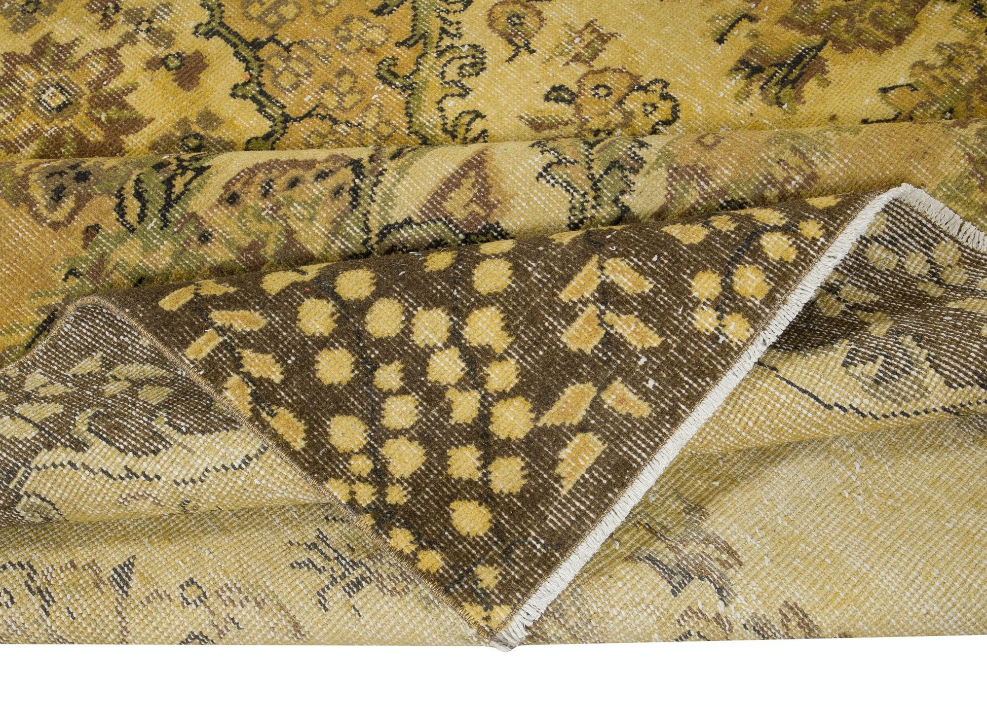 Annodato a mano Tappeto turco fatto a mano da 6,6x10,6 piedi con design a medaglione e sfondo giallo in vendita