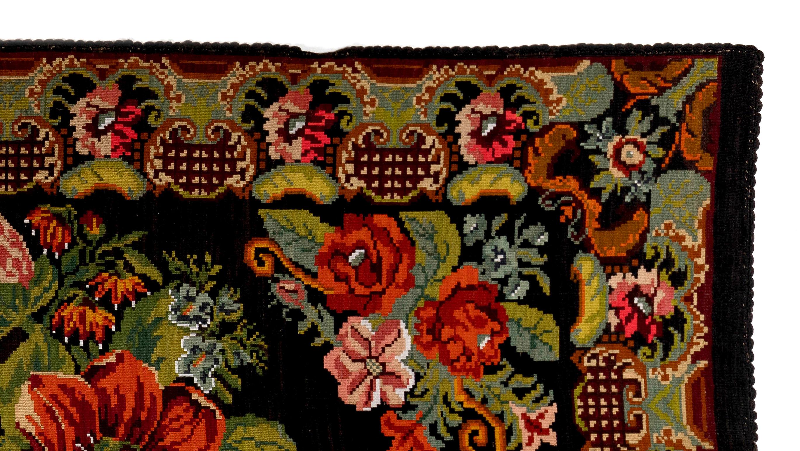 Moldave 6.8x12.2 Ft Vintage Bessarabian Kilim, Handwoven Wool Rug, Floral Wall Hanging en vente