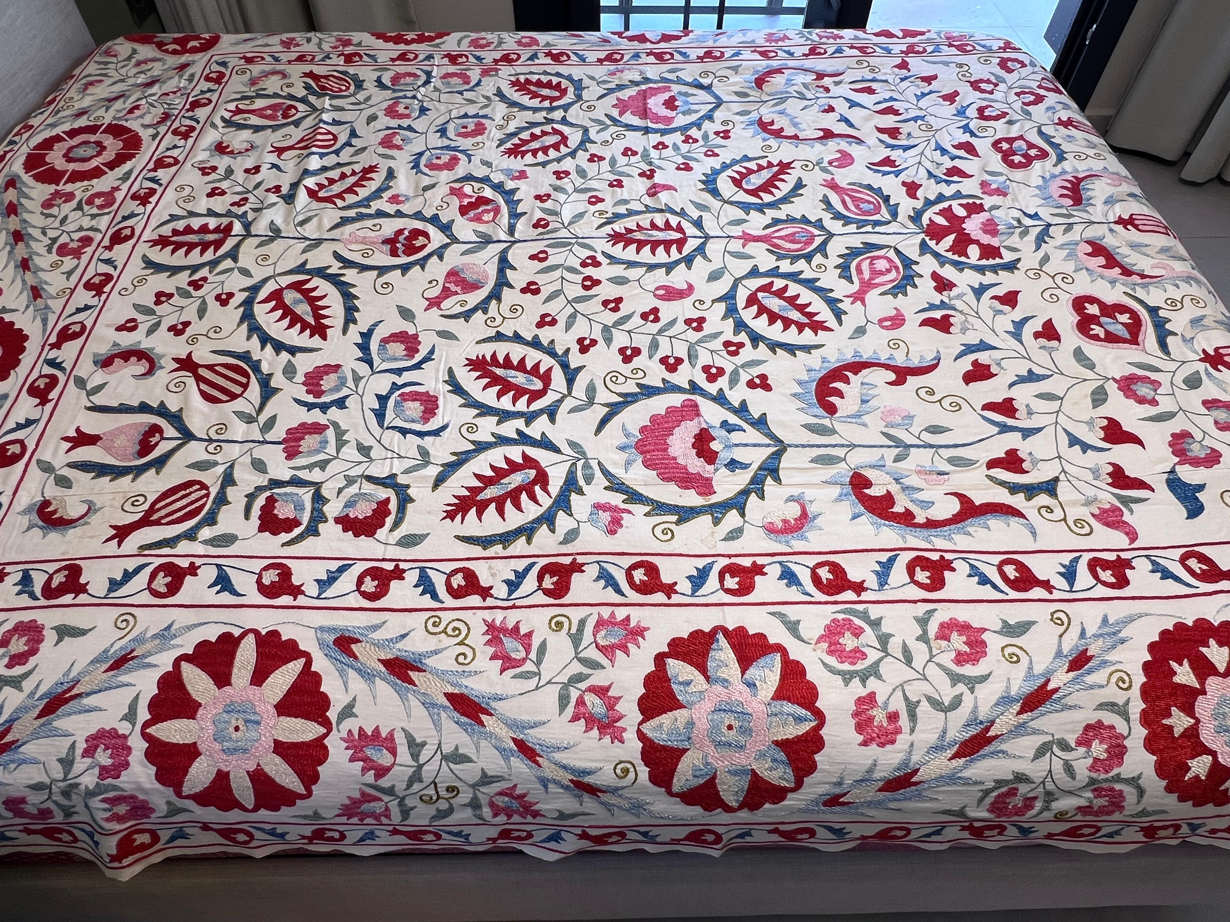 Nouveau couvre-lit décoratif pour la maison, toile de table brodée, tenture murale en soie 4,7 x 7 pieds en vente 2