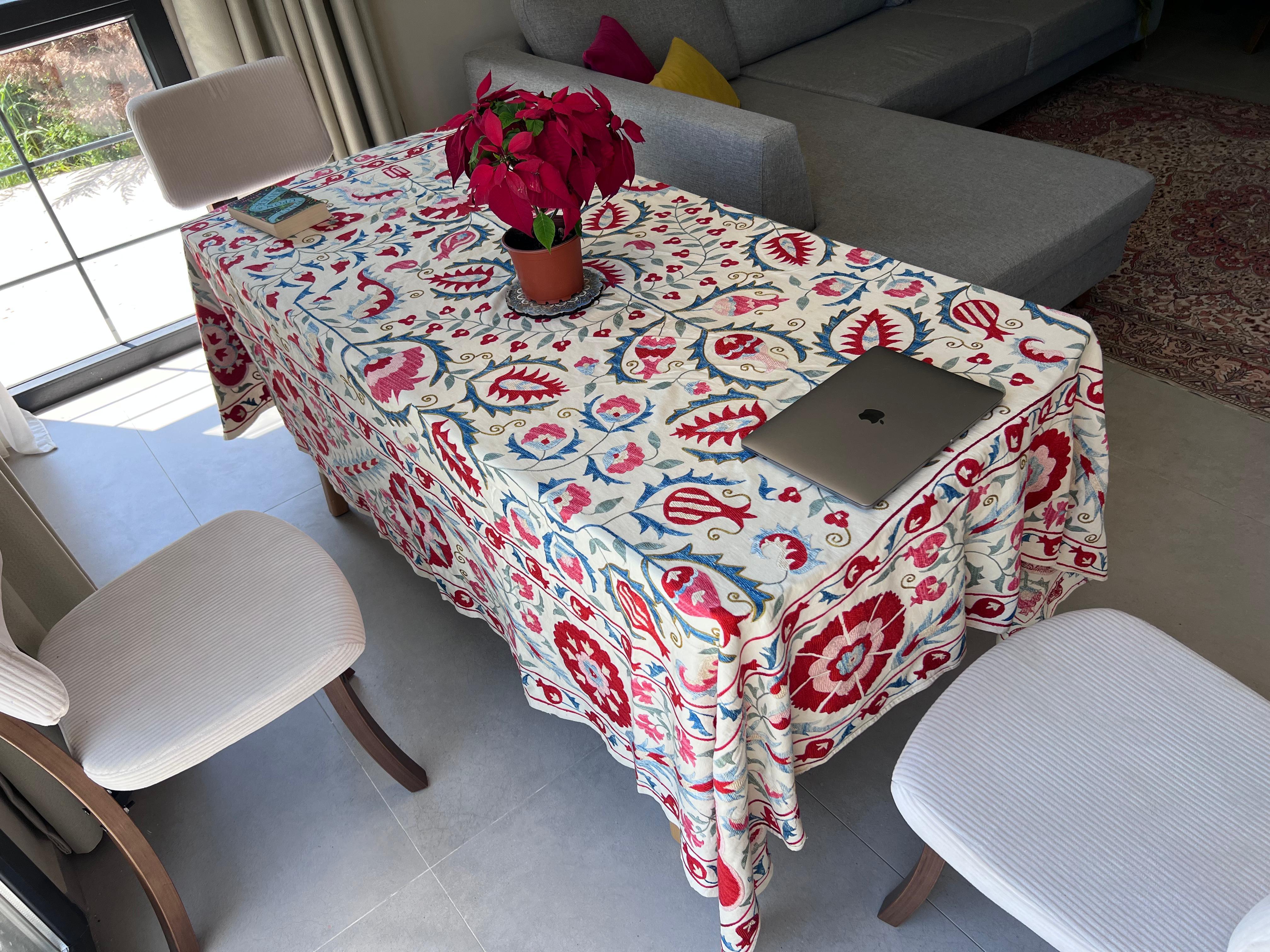 Suzani Nouveau couvre-lit décoratif pour la maison, toile de table brodée, tenture murale en soie 4,7 x 7 pieds en vente