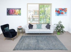 Alfombra turca vintage teñida de azul para interiores modernos