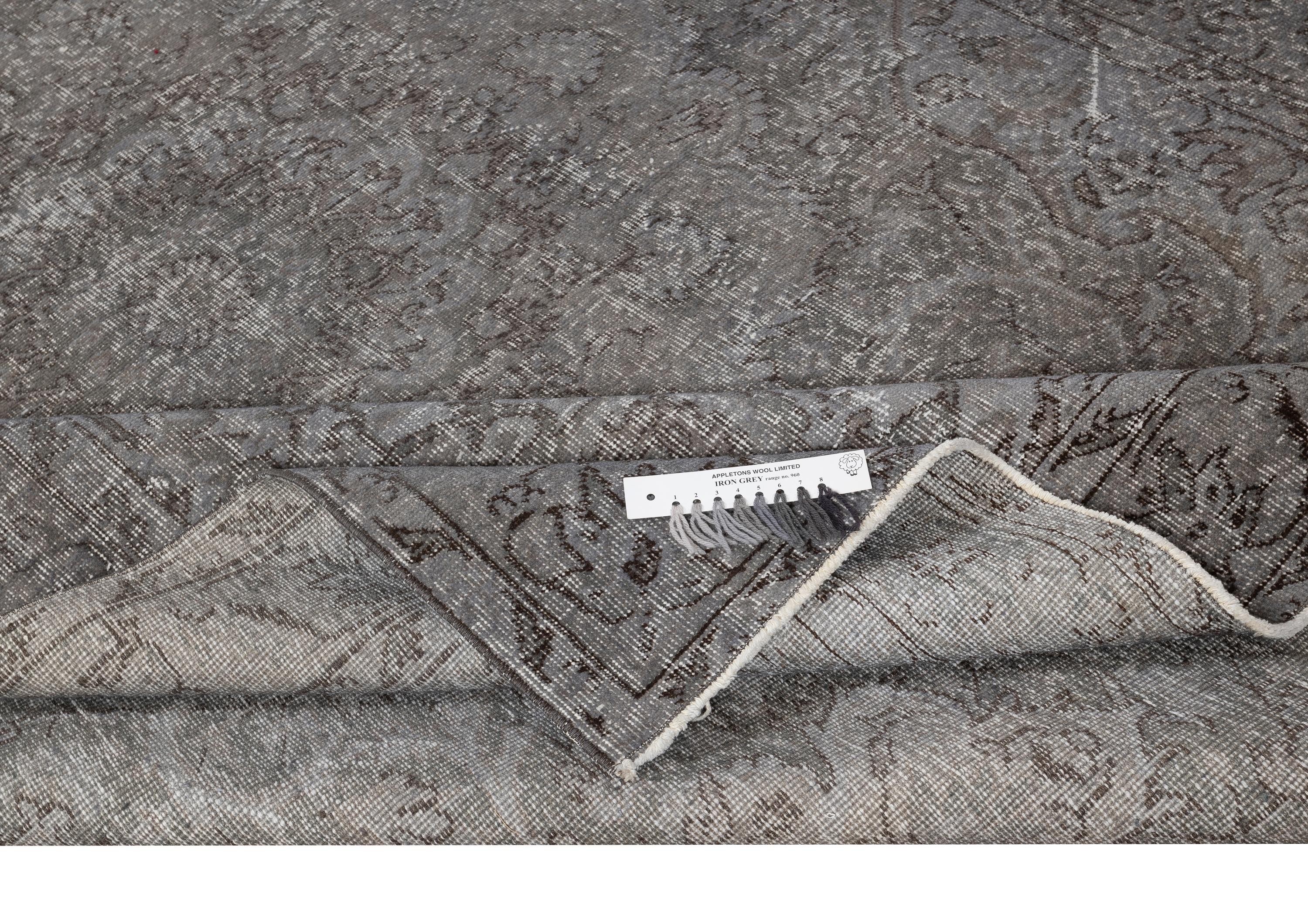 6.6x9 Ft handgeknüpfter Vintage Gray Wollteppich. Moderner türkischer Overdyed-Teppich (Türkisch) im Angebot