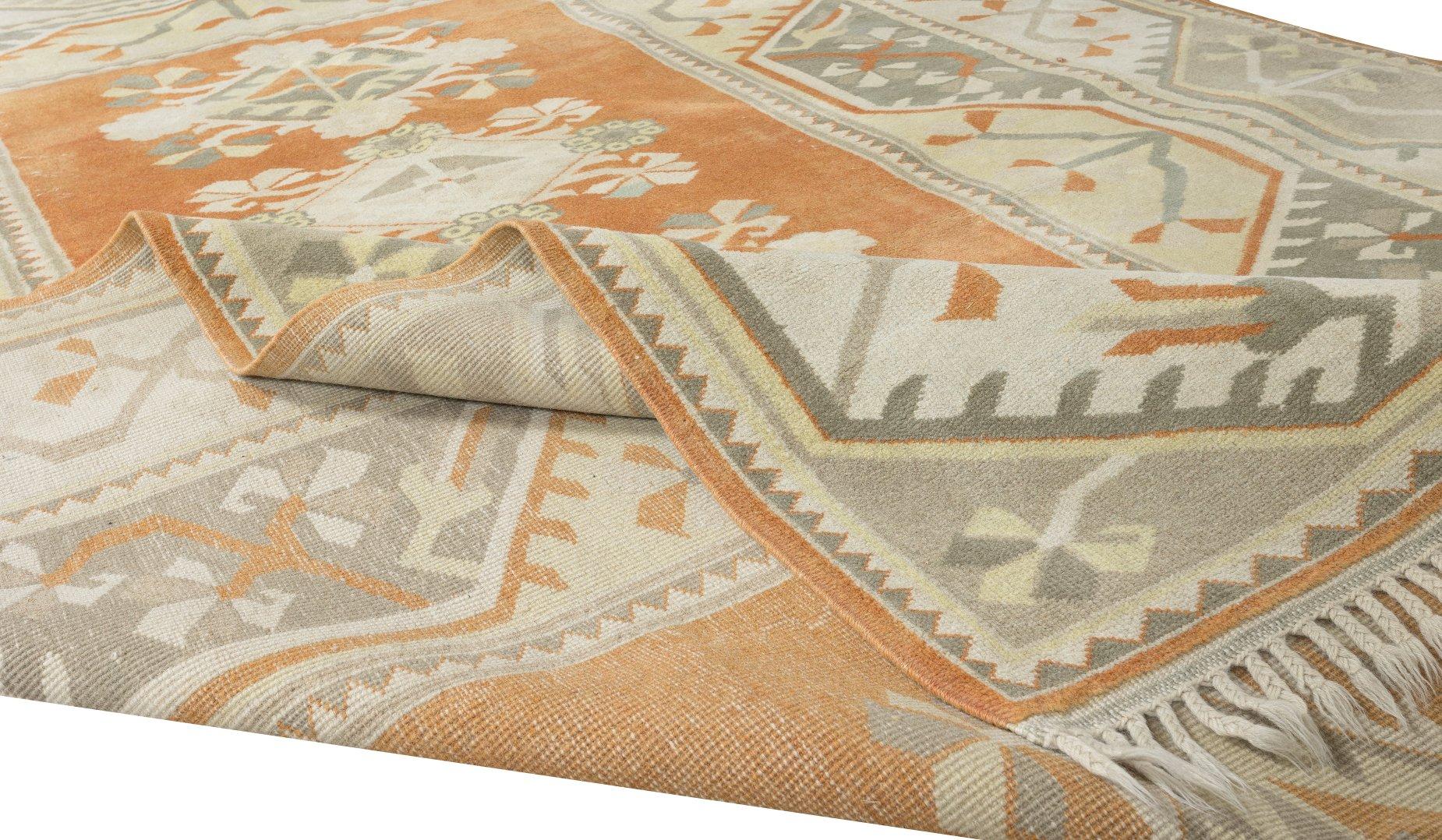 Hand-Woven 6.6x9.4 Ft Modern Turkish Milas Area Rug, Geometric Pattern Hand Knotted Carpet For Sale