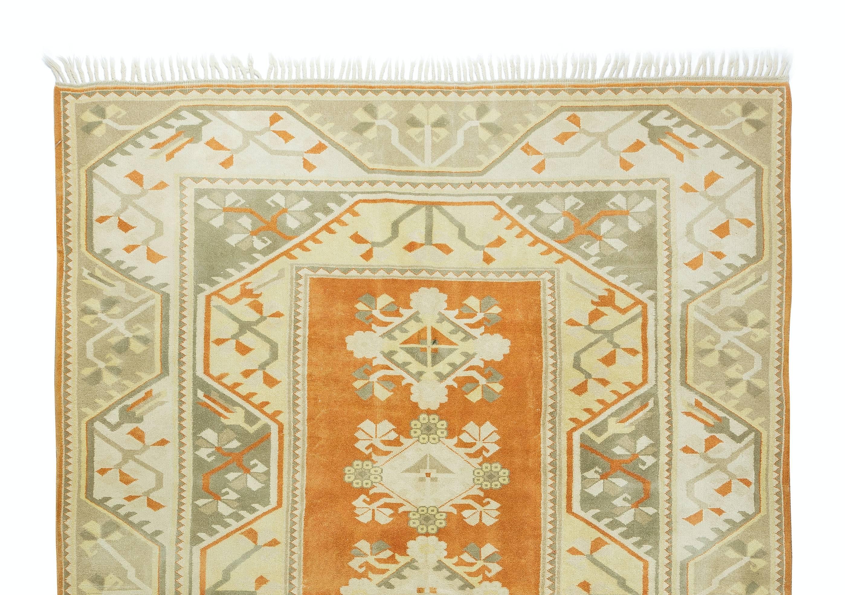 6.6x9.4 Ft Modern Turkish Milas Area Rug, Geometric Pattern Hand Knotted Carpet In Excellent Condition For Sale In Spring Valley, NY
