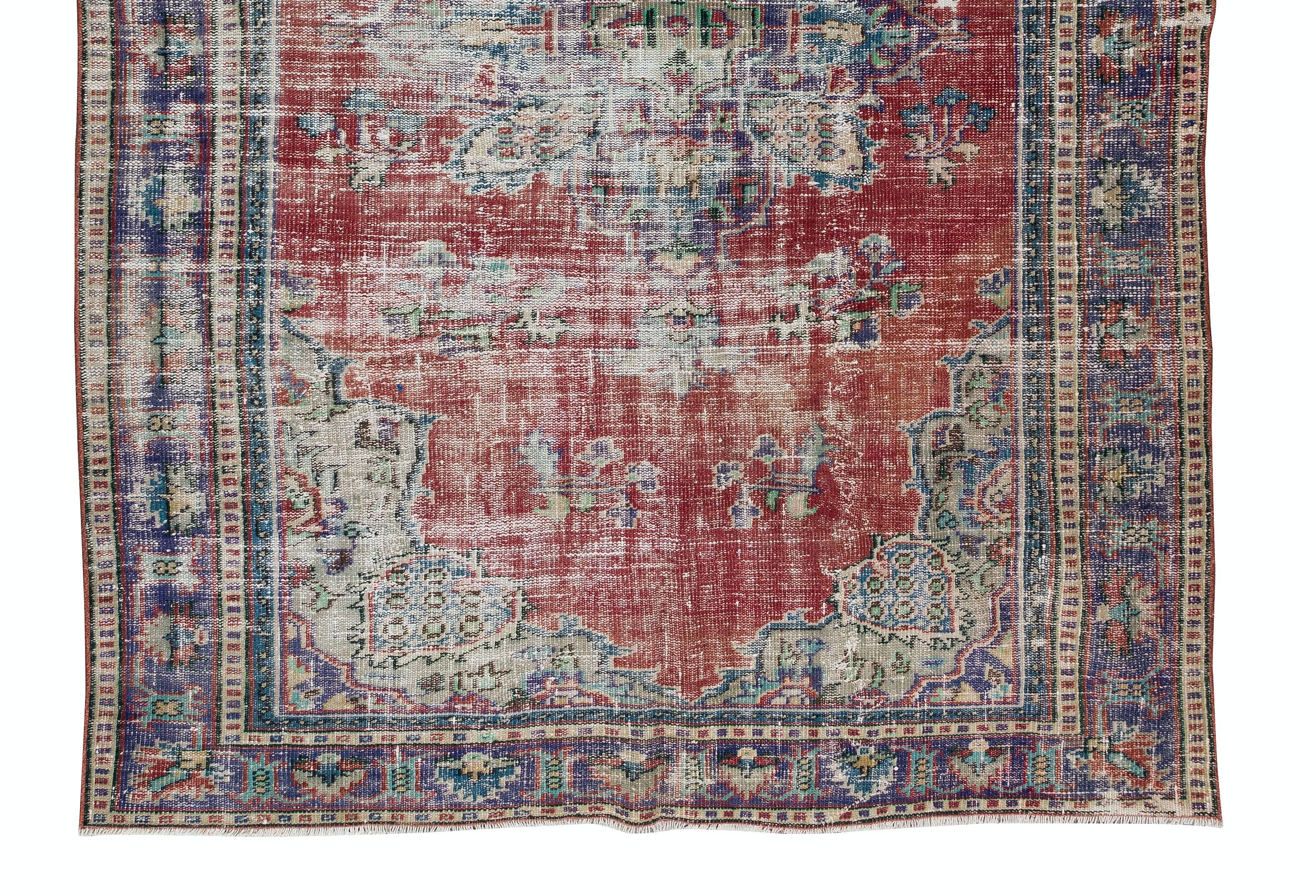 6.6x9.6 Ft Vintage Shabby Chic Handmade Turkish Area Rug with Medallion Design In Good Condition For Sale In Philadelphia, PA