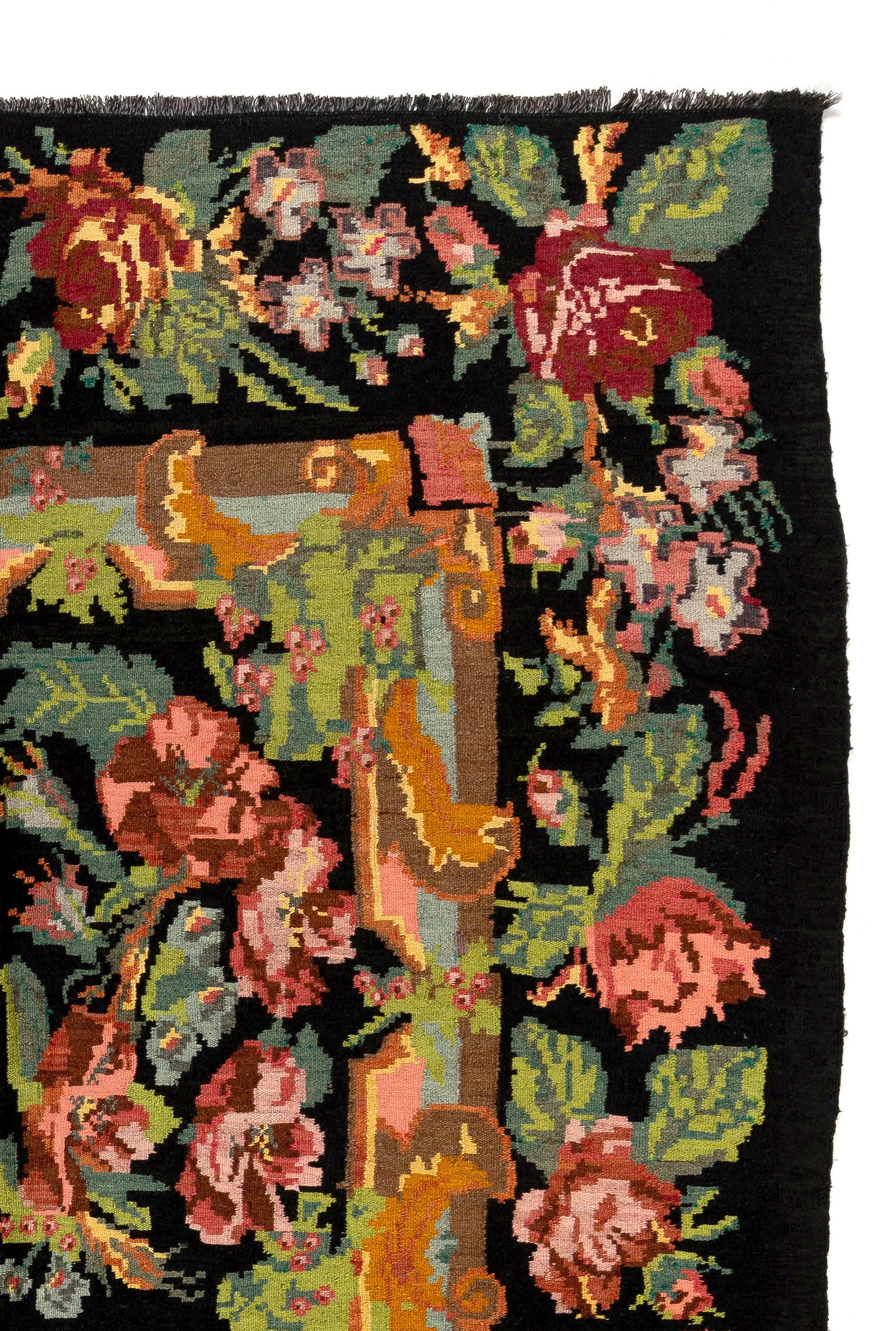 6.8x9.8 Ft Handmade Bessarabian Wool Kilim Rug, Vintage Floral Moldovan Tapestry In Good Condition For Sale In Philadelphia, PA