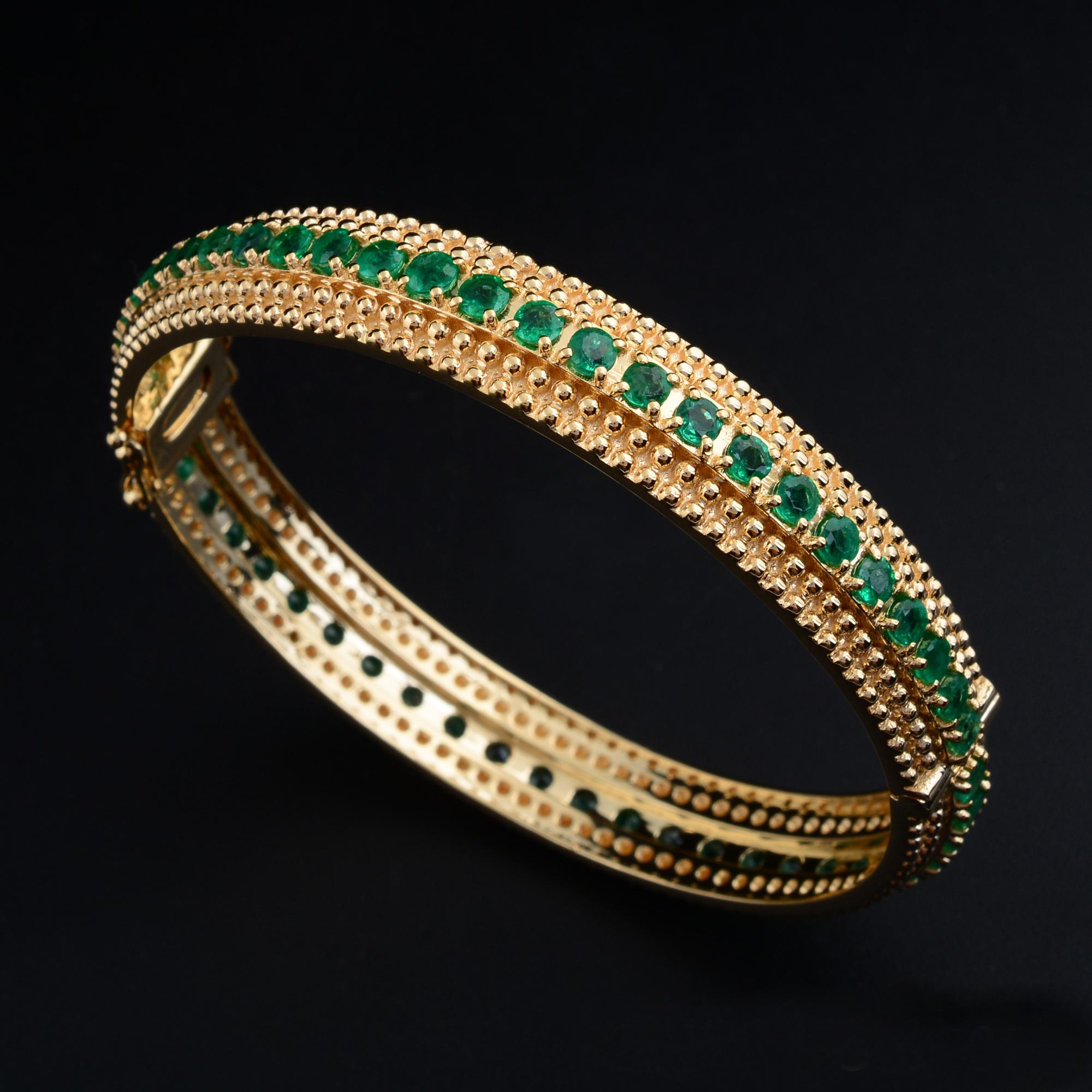 Women's Handmade Milgrain Edged Emerald Bangle 6.75 Carat 14 Karat Yellow Gold Jewelry For Sale