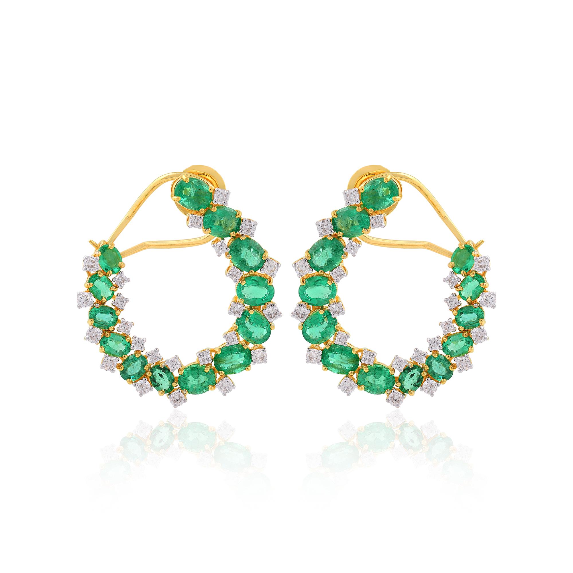 Pendientes de aro de oro amarillo de 14k con esmeralda ovalada de 6,7 quilates, claridad SI y color HI Corte oval en venta