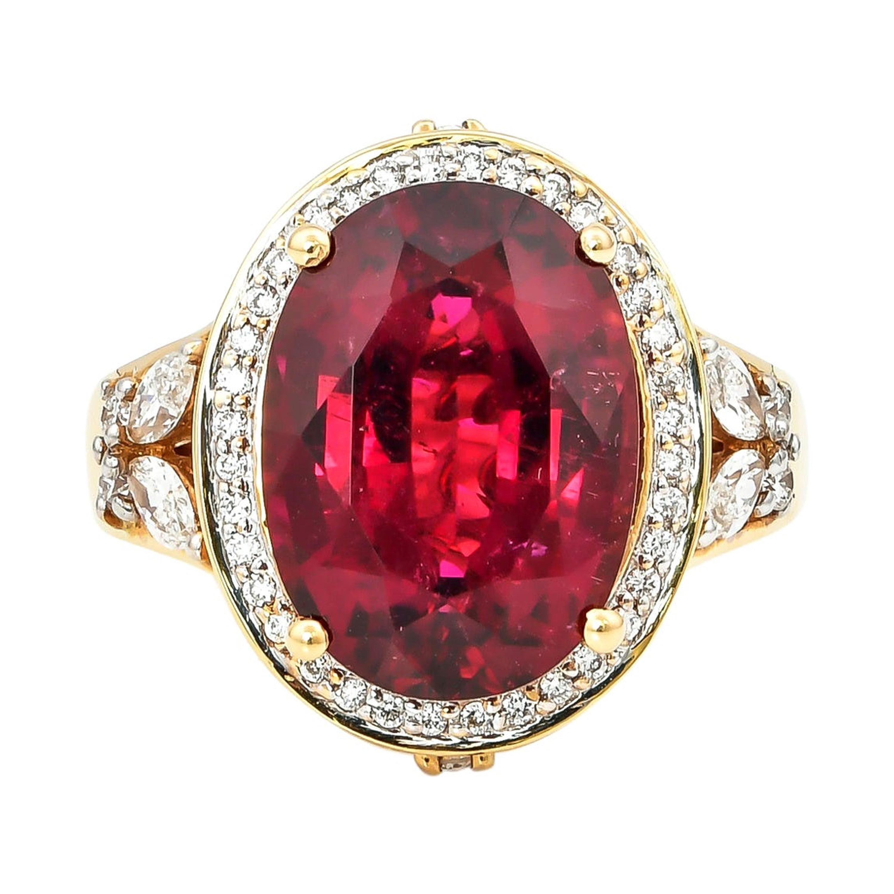 6,7 Karat Rubelit-Turmalin-Ring mit Diamant in 18 Karat Gelbgold im Angebot