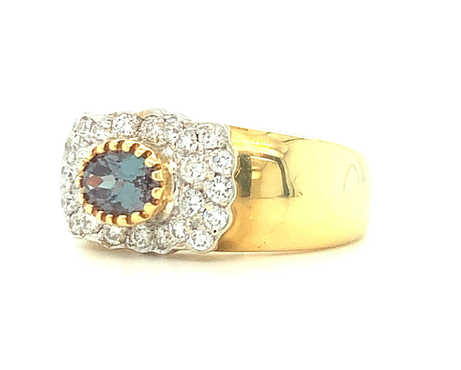 .67 ct. Alexandrite Oval and Diamond Pave 18k Yellow and White Gold Band Ring In New Condition In Los Angeles, CA