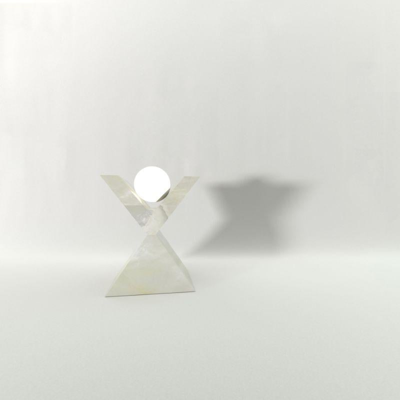 Stehlampe 67, weißer Onyx mit Holzgehäuse von Sissy Daniele (Postmoderne) im Angebot