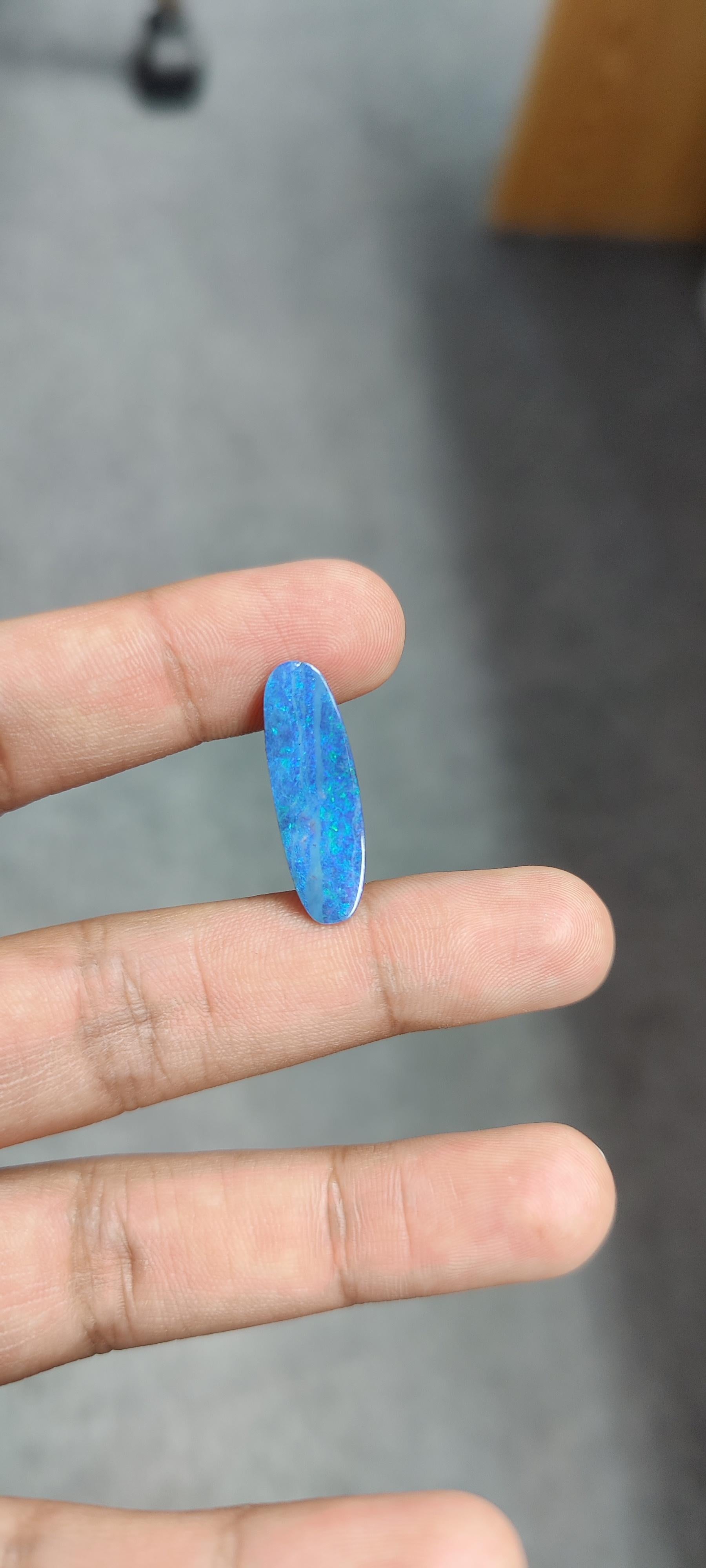 An extraordinary and remarkable Sapphire Ring that we're sure you won't come across this easily. This beauty has a massive 6.70 Carat Sapphire!! The Sapphire centerpiece originates from Sri Lanka, and has undergone normal heat treatment only. 

This