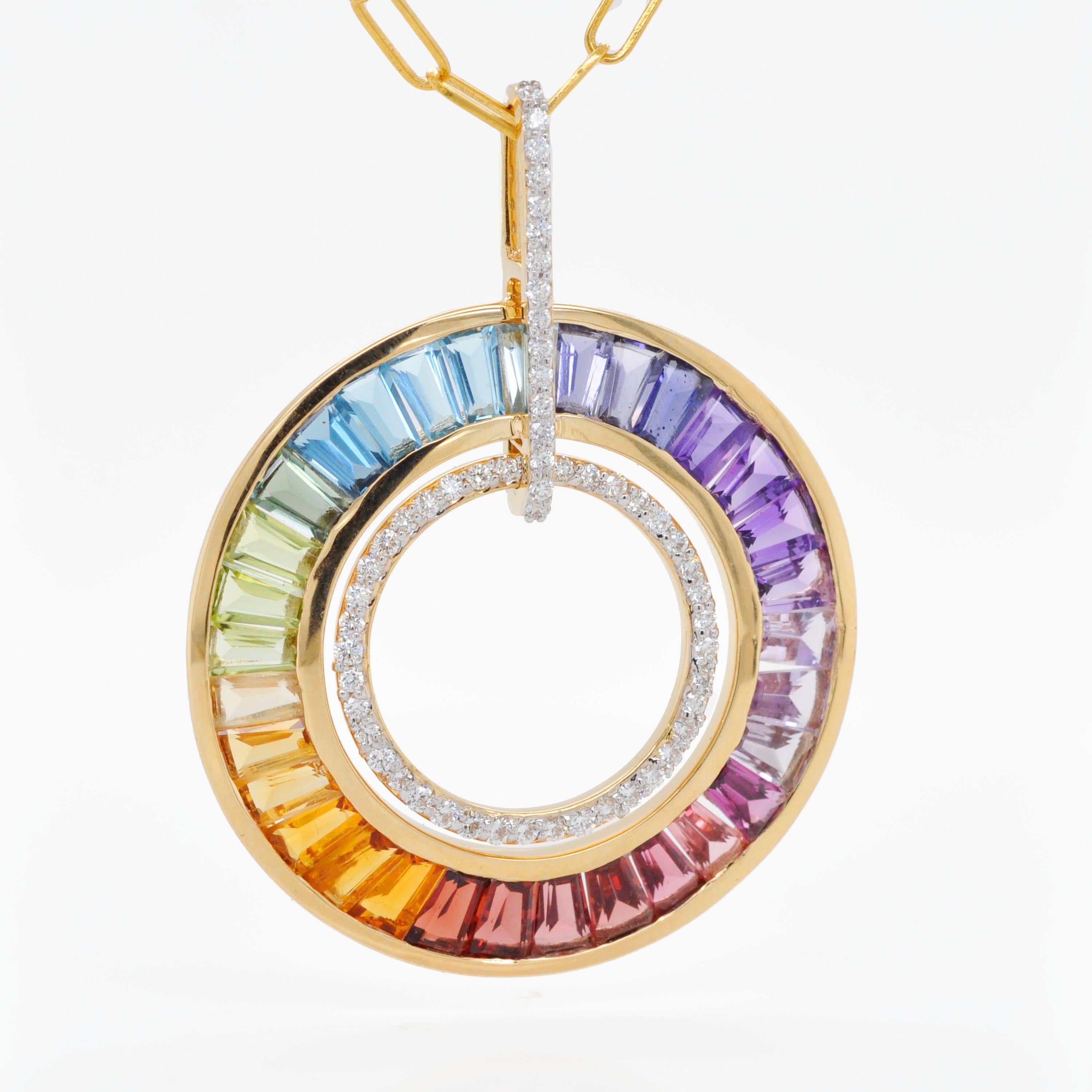 Donna 6,70 Carati Multicolor Rainbow Baguette Cut Diamond Circle Collana in oro in vendita
