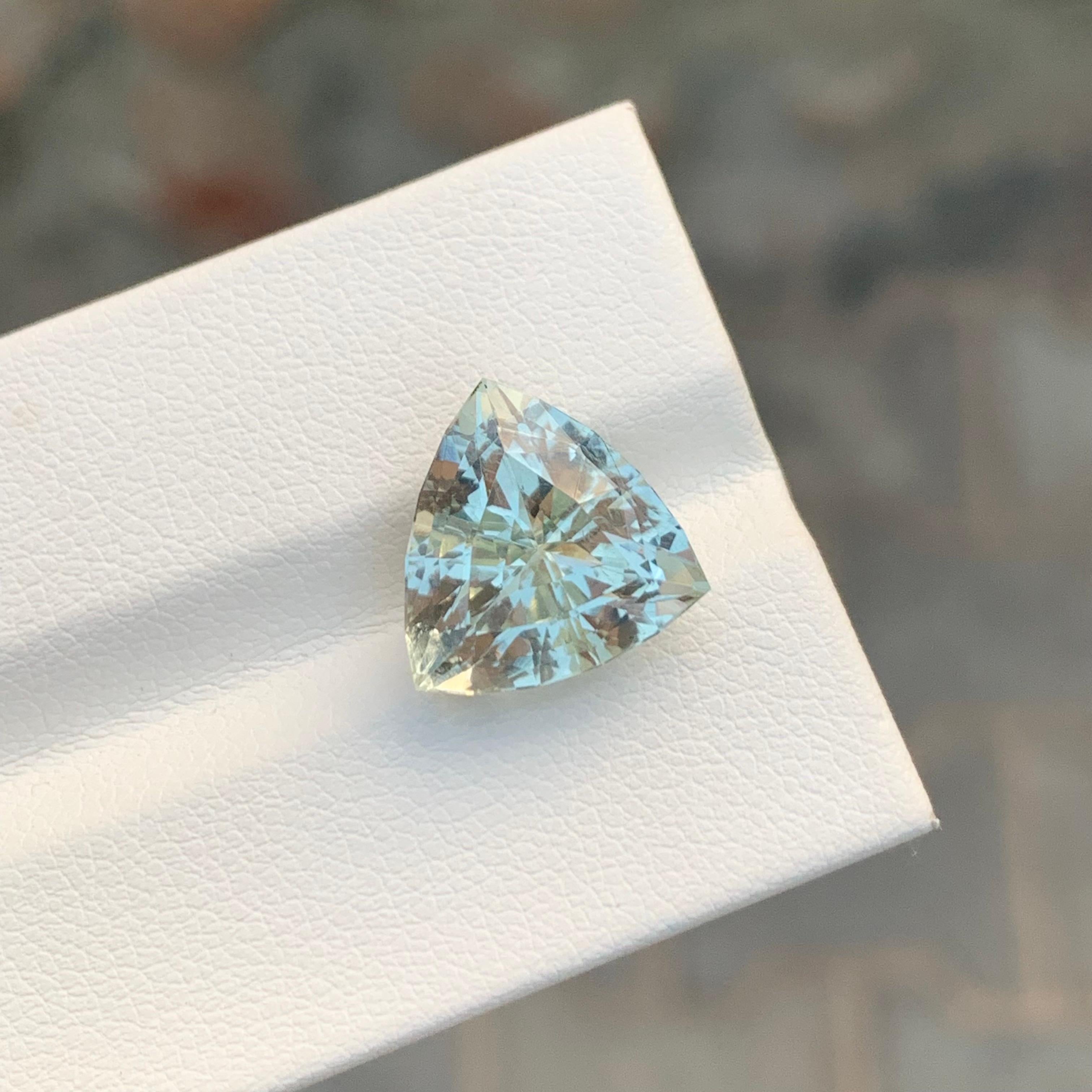 6.70 Carat Natural Loose Green Amethyst Trillion Shape Gemstone For Jewellery For Sale 1