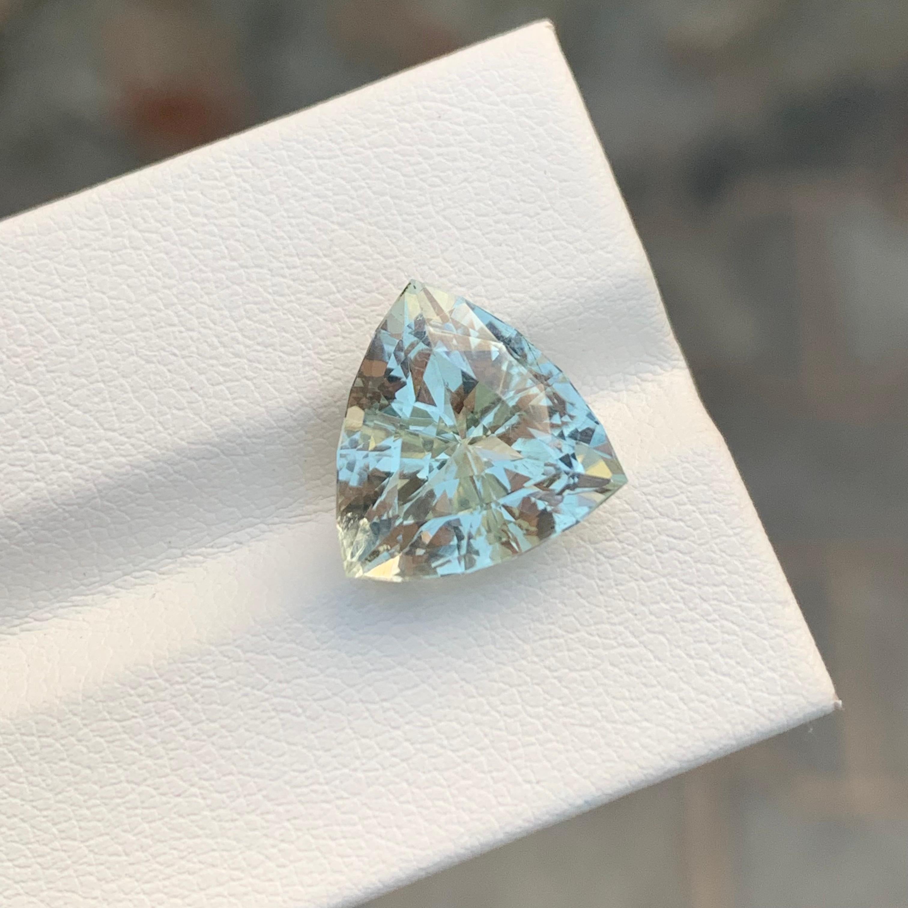 6.70 Carat Natural Loose Green Amethyst Trillion Shape Gemstone For Jewellery For Sale 2