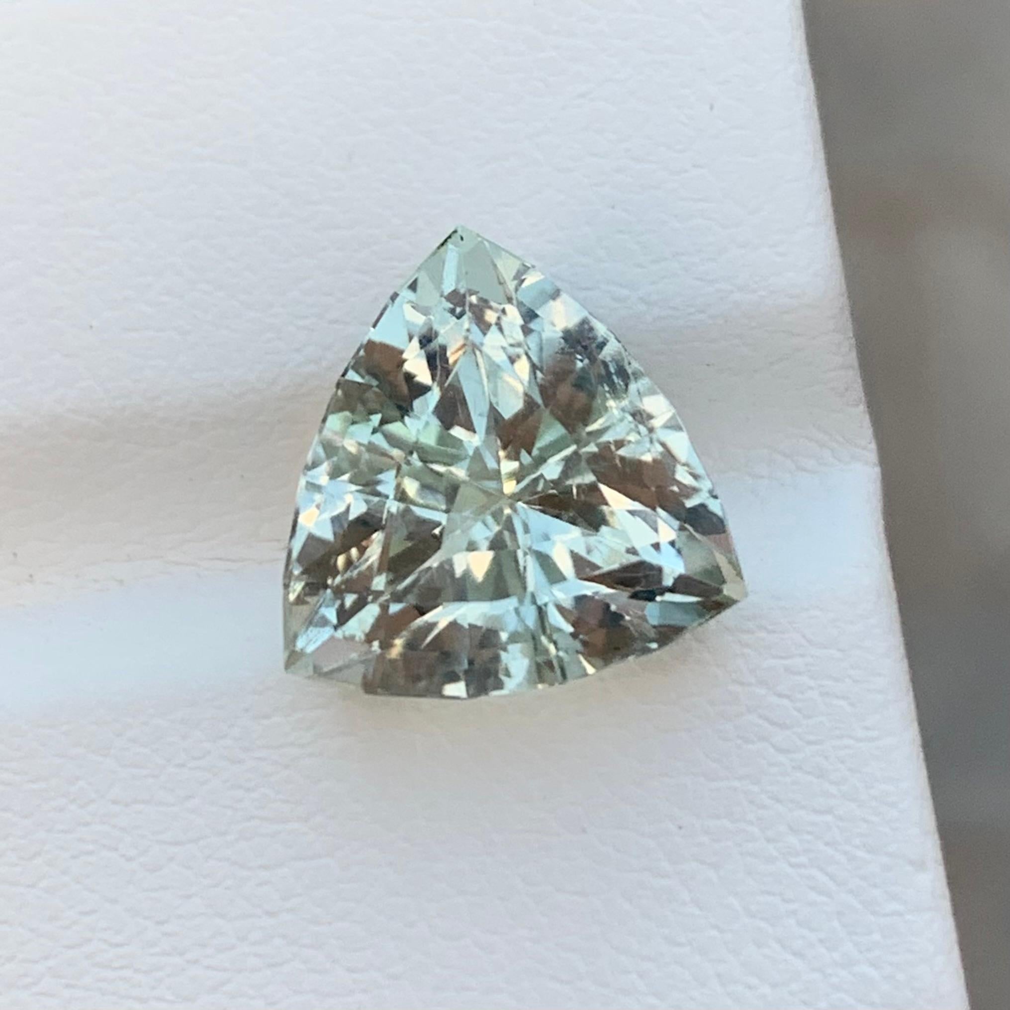 6.70 Carat Natural Loose Green Amethyst Trillion Shape Gemstone For Jewellery For Sale 3