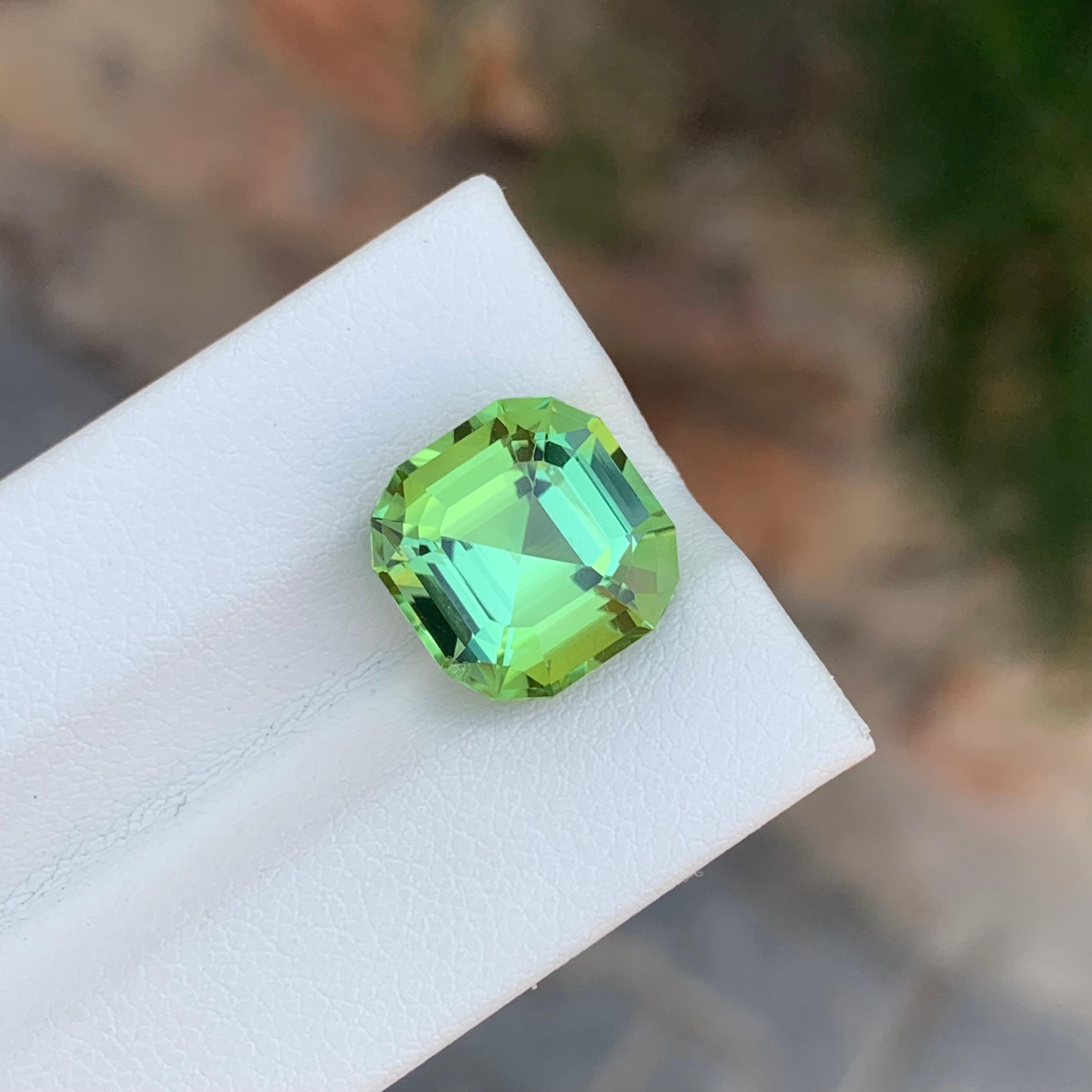 Arts and Crafts 6.70 Carat Natural Loose Green Tourmaline Asscher Shape Gemstone (pierre de taille) en vente