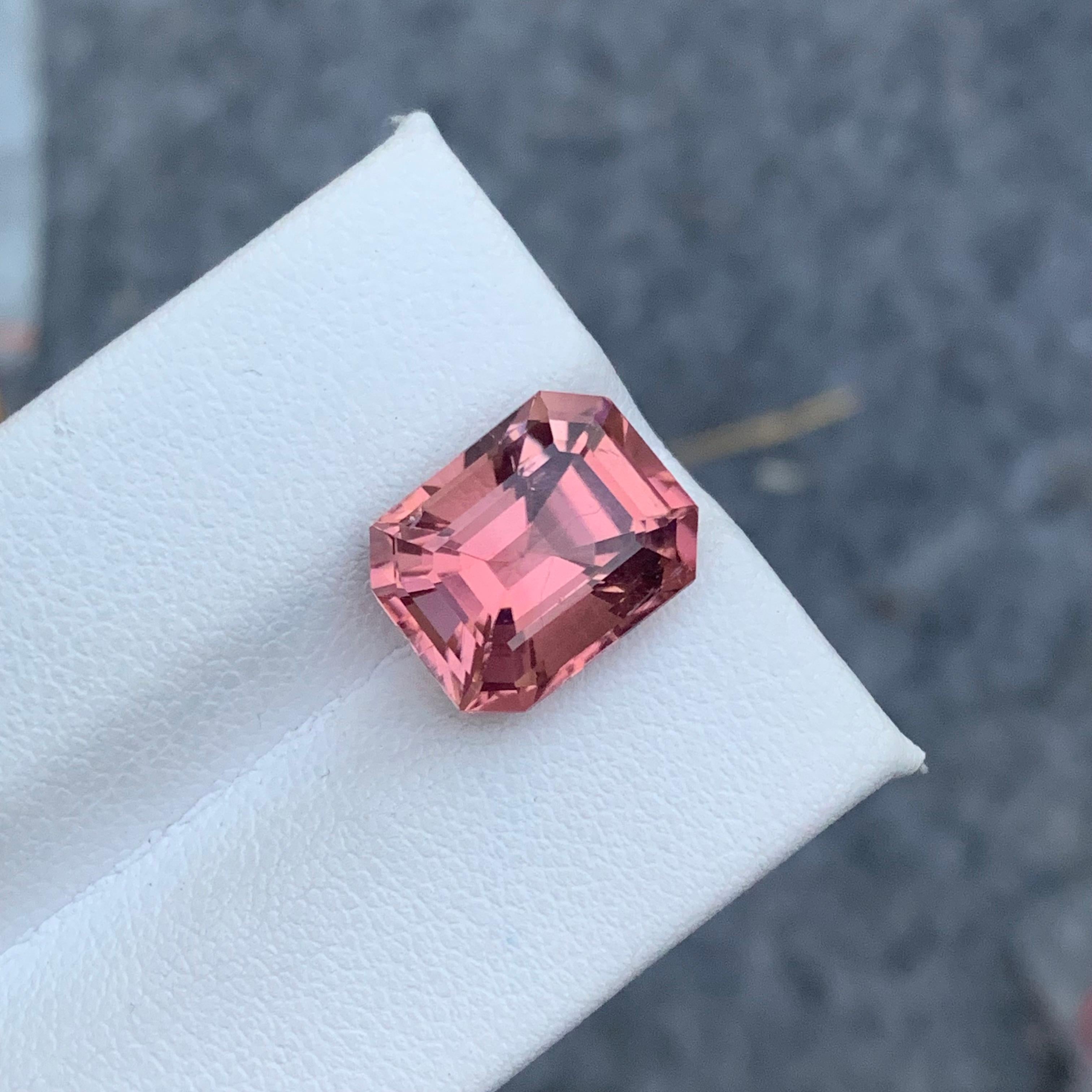 Longue tourmaline rose naturelle non sertie de 6,70 carats de taille Asscher provenant de la mine de Kunar en vente 4