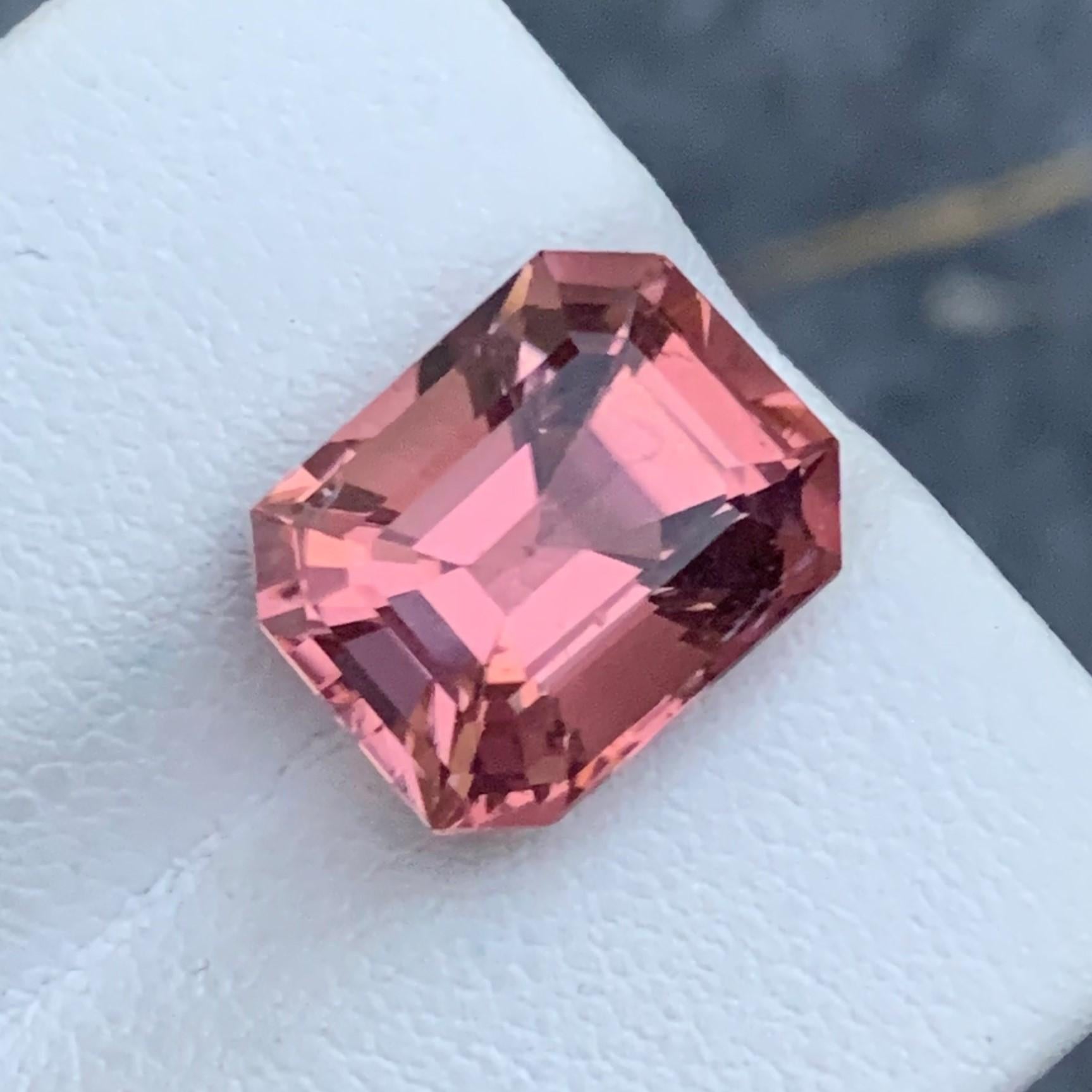 Victorien Longue tourmaline rose naturelle non sertie de 6,70 carats de taille Asscher provenant de la mine de Kunar en vente