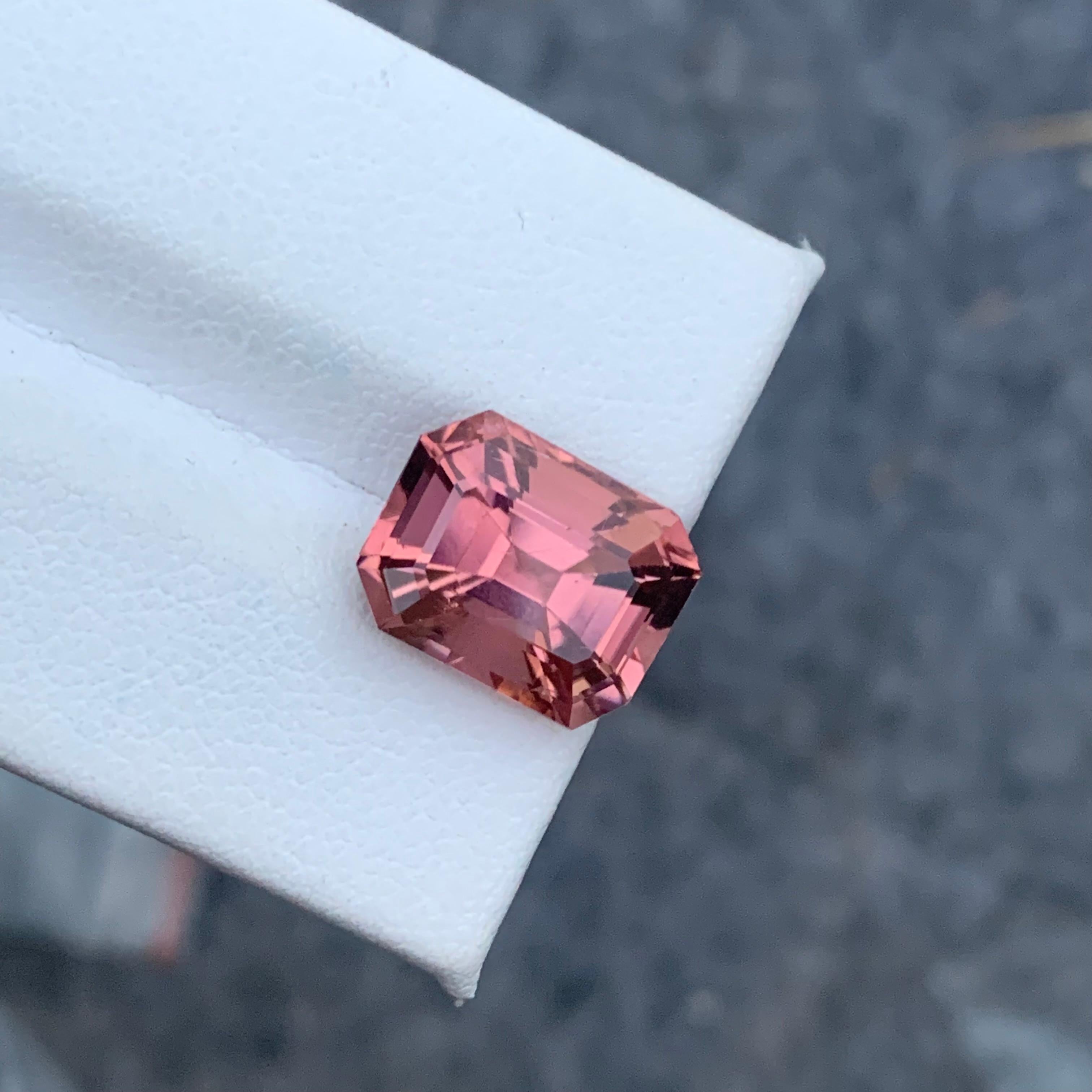 Longue tourmaline rose naturelle non sertie de 6,70 carats de taille Asscher provenant de la mine de Kunar Unisexe en vente