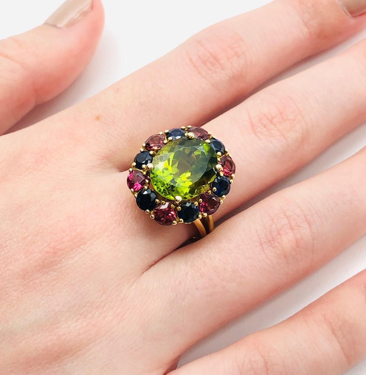 6.70 Carat Peridot, Sapphire, and Rhodolite Garnet Yellow Gold Cocktail Ring In New Condition For Sale In Los Angeles, CA