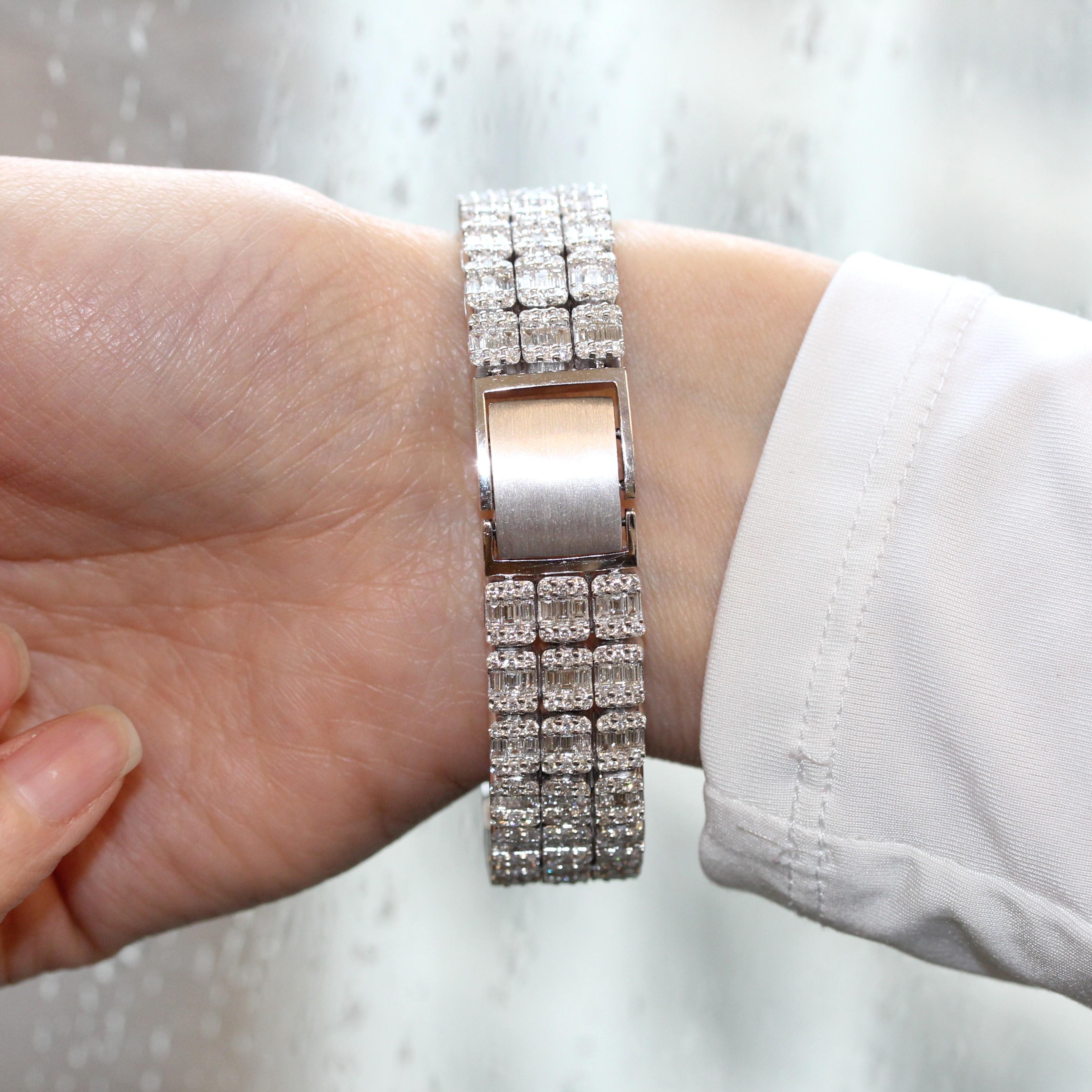 Women's or Men's 6.70 Carat Total Baguette Diamond Fashion Bracelet in 18k White Gold  For Sale