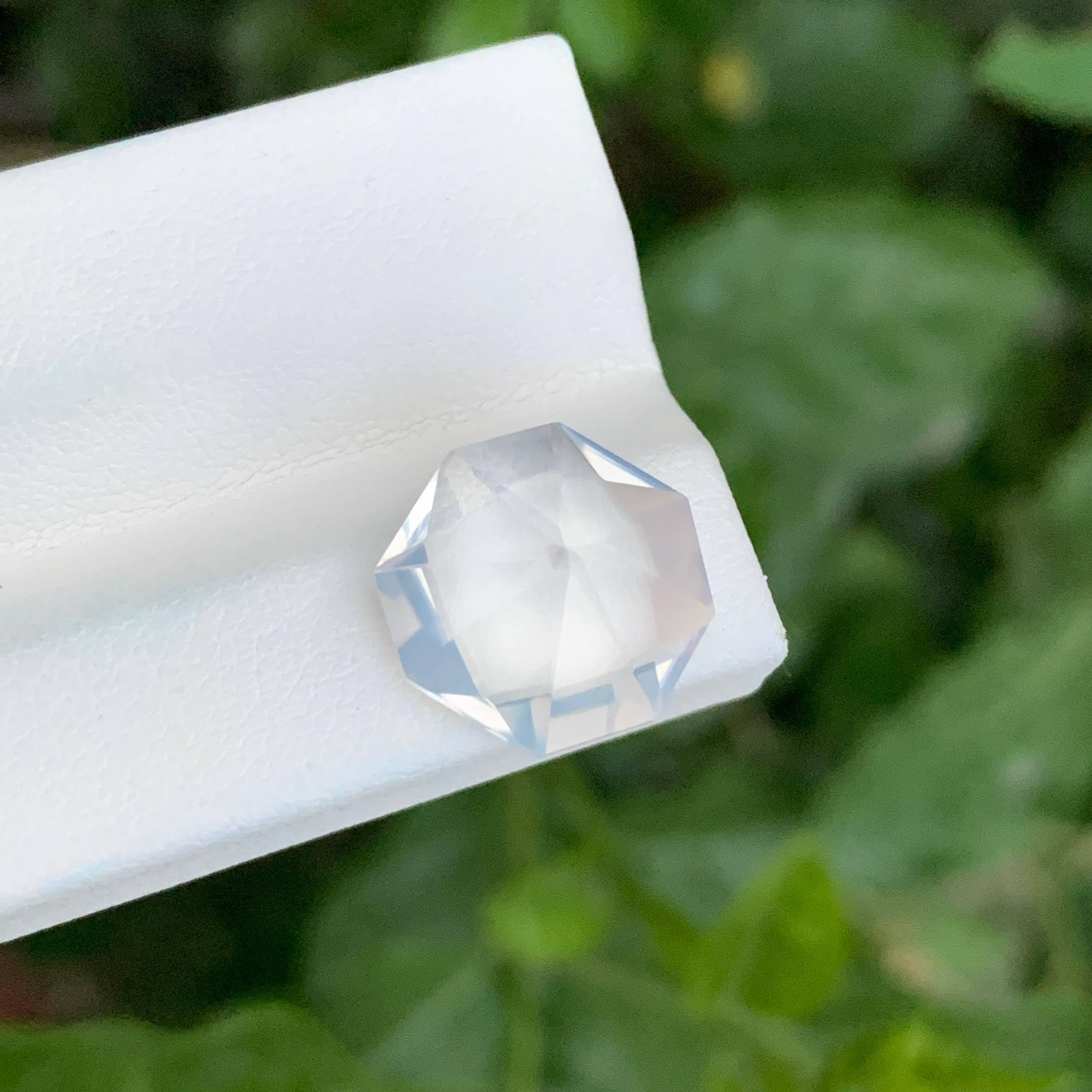 Poids 6,70 carats
Dimensions 12.5x12.3x8.4mm
Traitement Aucun
Origine Afrique
Loupe de clarté Nettoyer
Forme Octogone
Coupe Mélange Coupe
NA


Cette pierre précieuse exquise de 6,70 carats en quartz laiteux est une merveille à facettes, mettant en