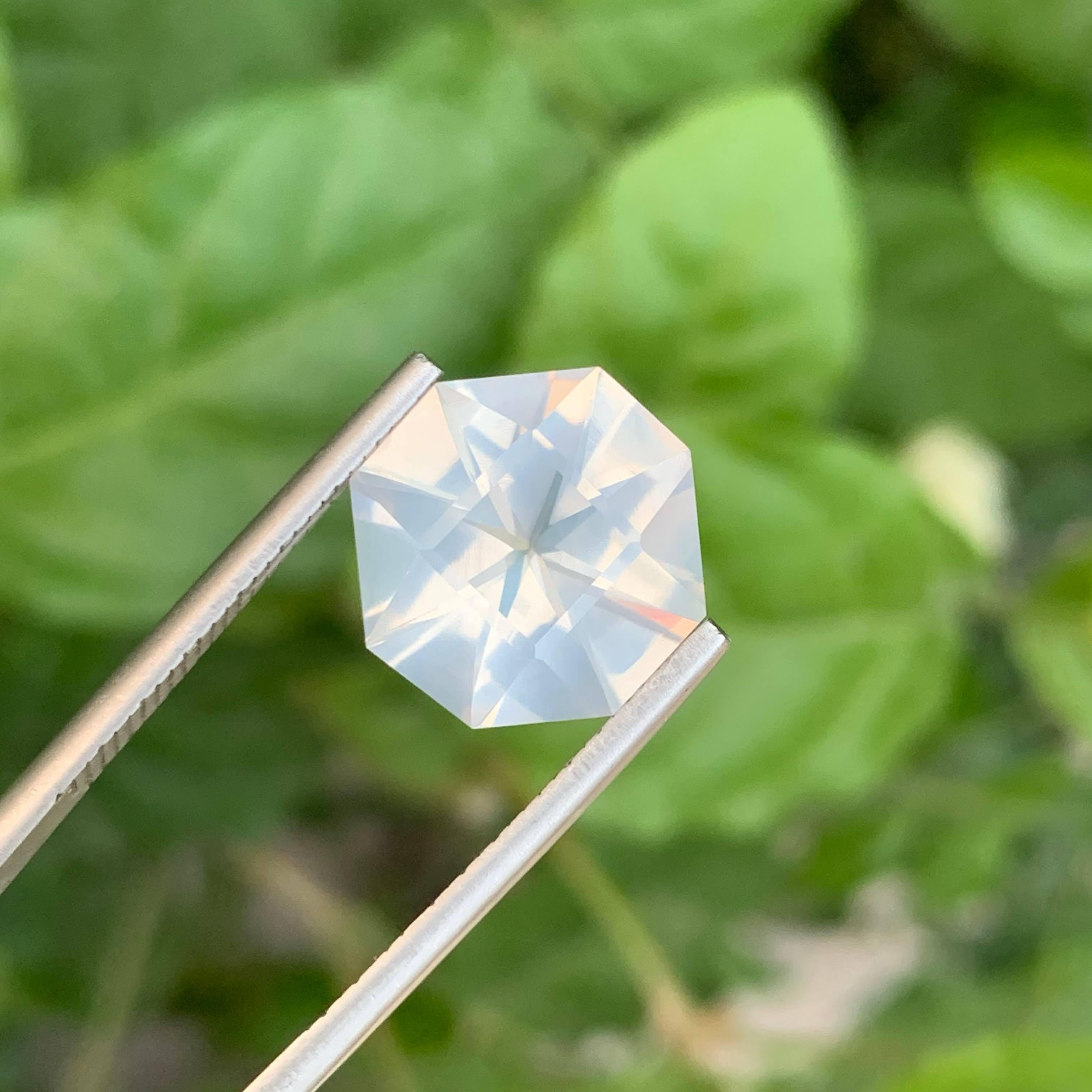 6.70 carats Milky Quartz Stone Faceted Natural African Gemstone (pierre à facettes en quartz laiteux) en vente 2