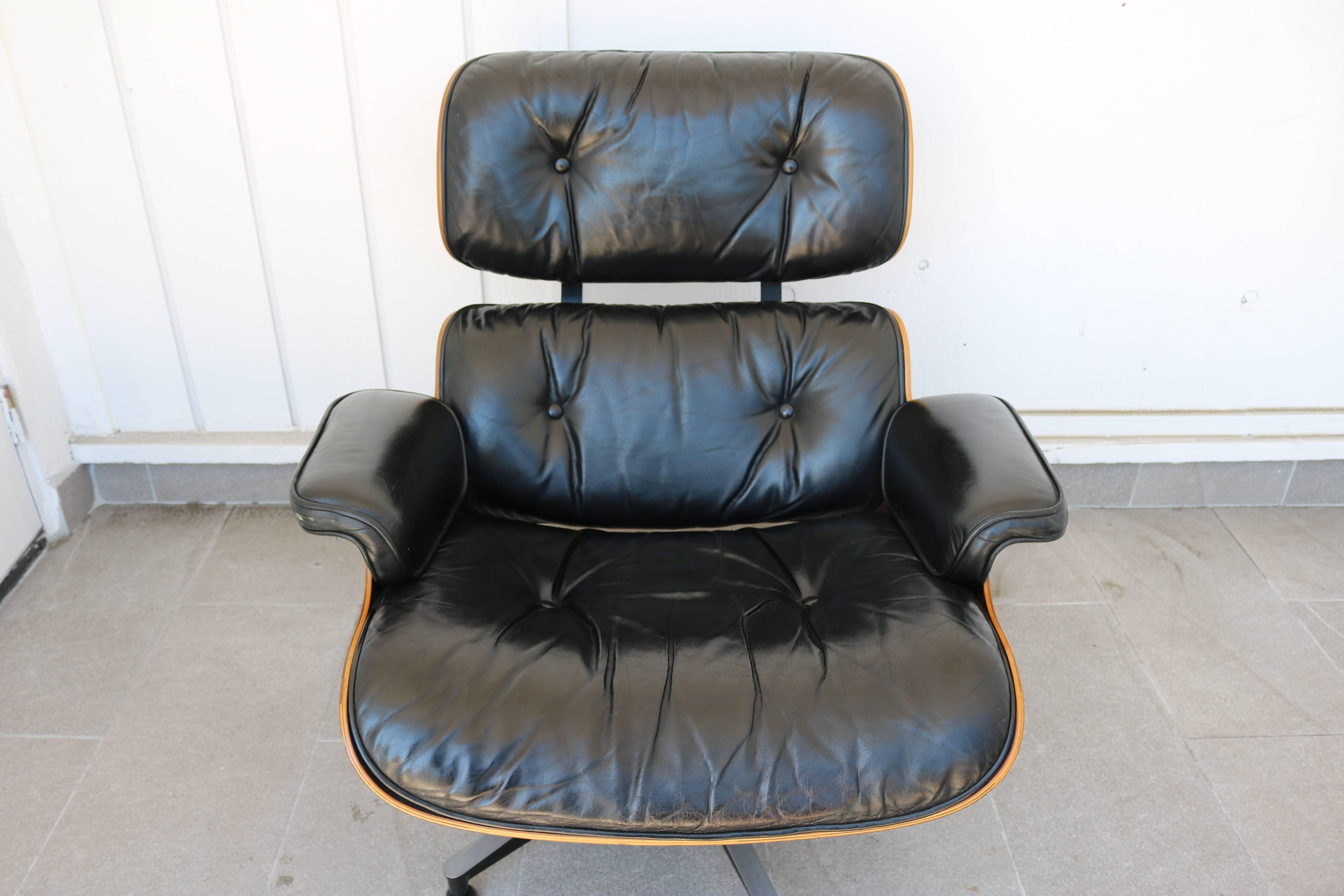 Mid-Century Modern 670 Lounge Chair by Charles and Ray Eames for Herman Miller