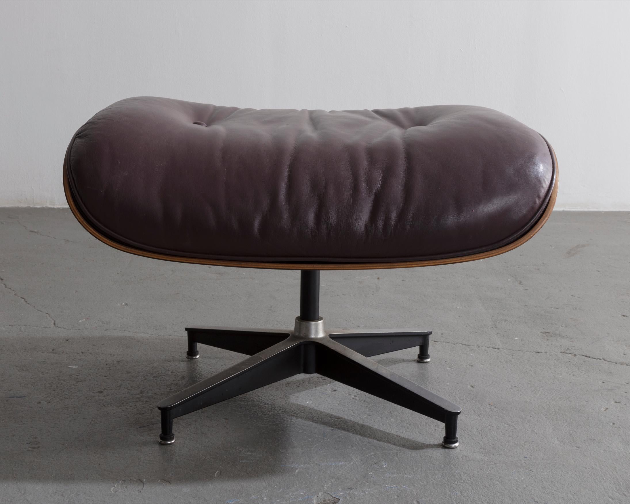 670 Lounge Chair & Ottoman in Rosewood & Leather by Charles and Ray Eames, 1958 2