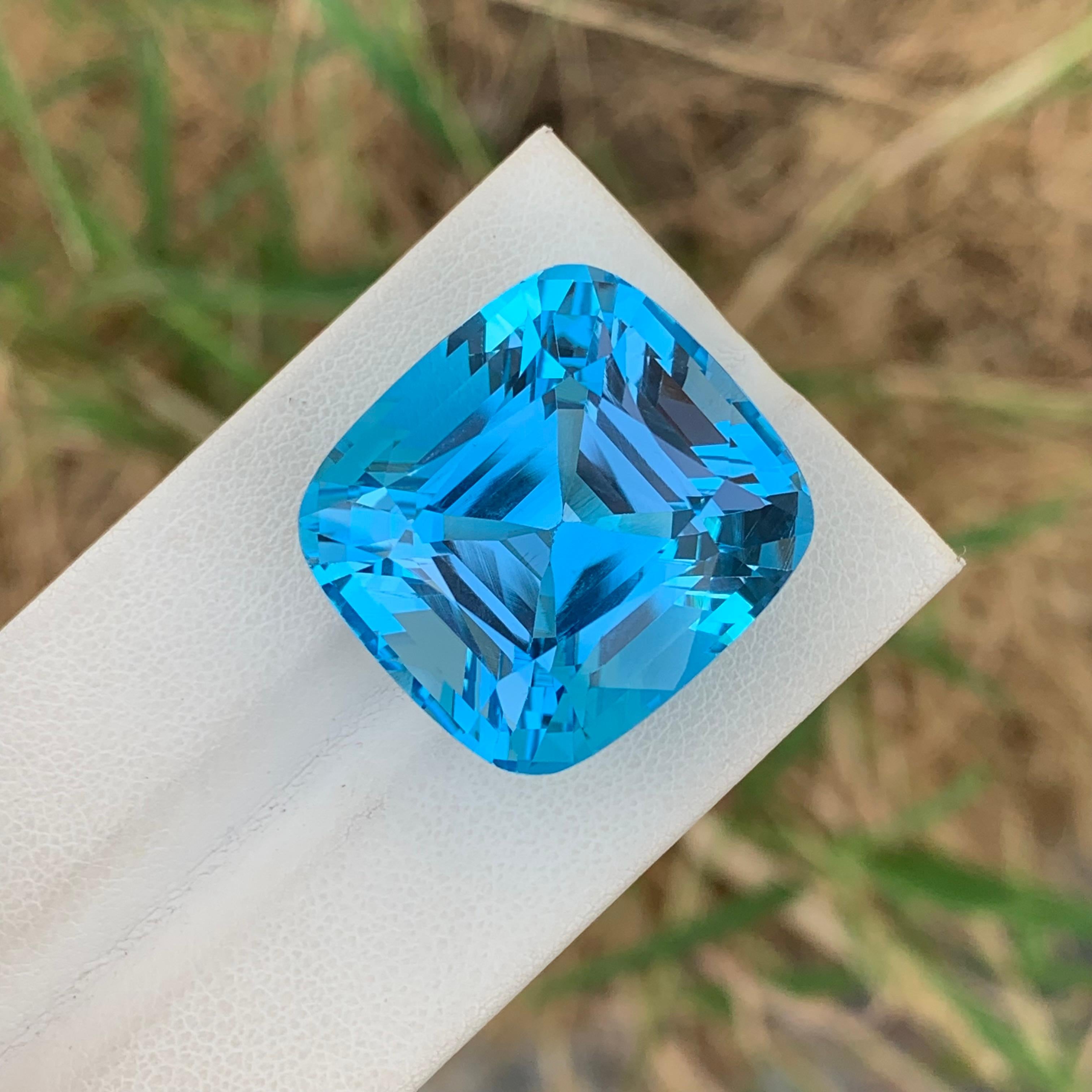 Topazio blu sfuso
Peso: 67,00 Carati
Dimensioni: 23 x 21 x 16,6 mm
Origine: Brasile
Forma: Cuscino
Colore: blu
Certificato: Disponibile

I benefici di indossare una pietra di topazio blu:
Aiuta a migliorare la comunicazione e l'espressione di