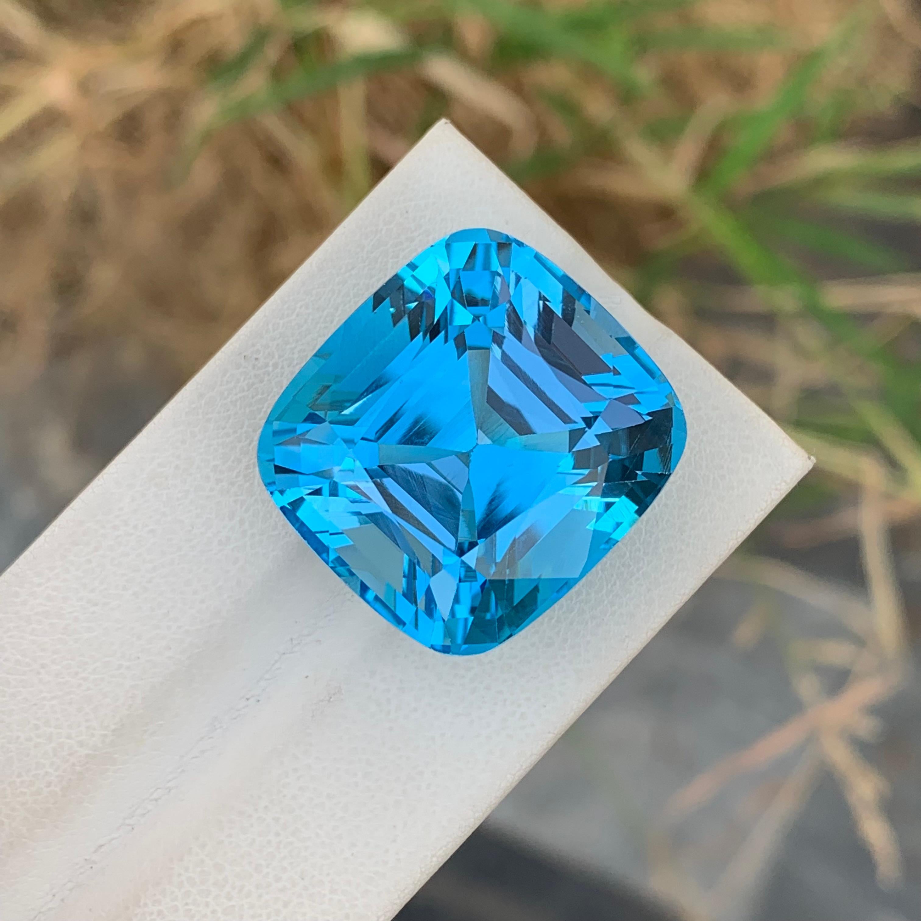 Enorme pietra preziosa a forma di cuscino di Topazio Blu sfuso da 67,00 carati In condizioni Nuovo in vendita a Peshawar, PK