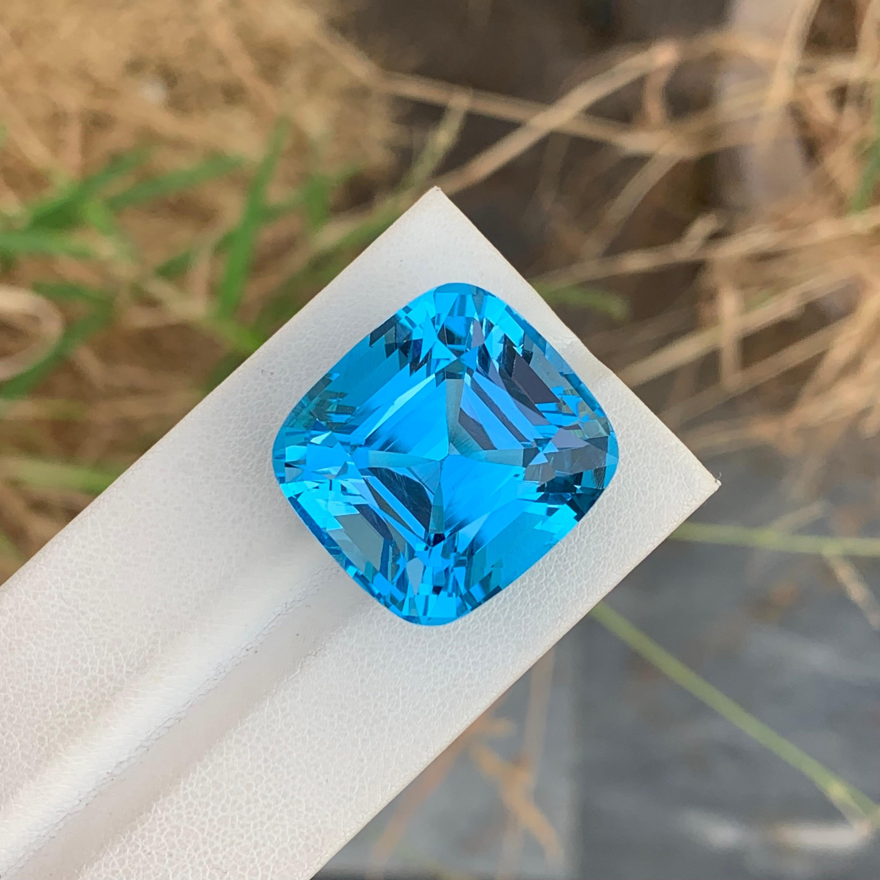 Enorme pietra preziosa a forma di cuscino di Topazio Blu sfuso da 67,00 carati in vendita 2