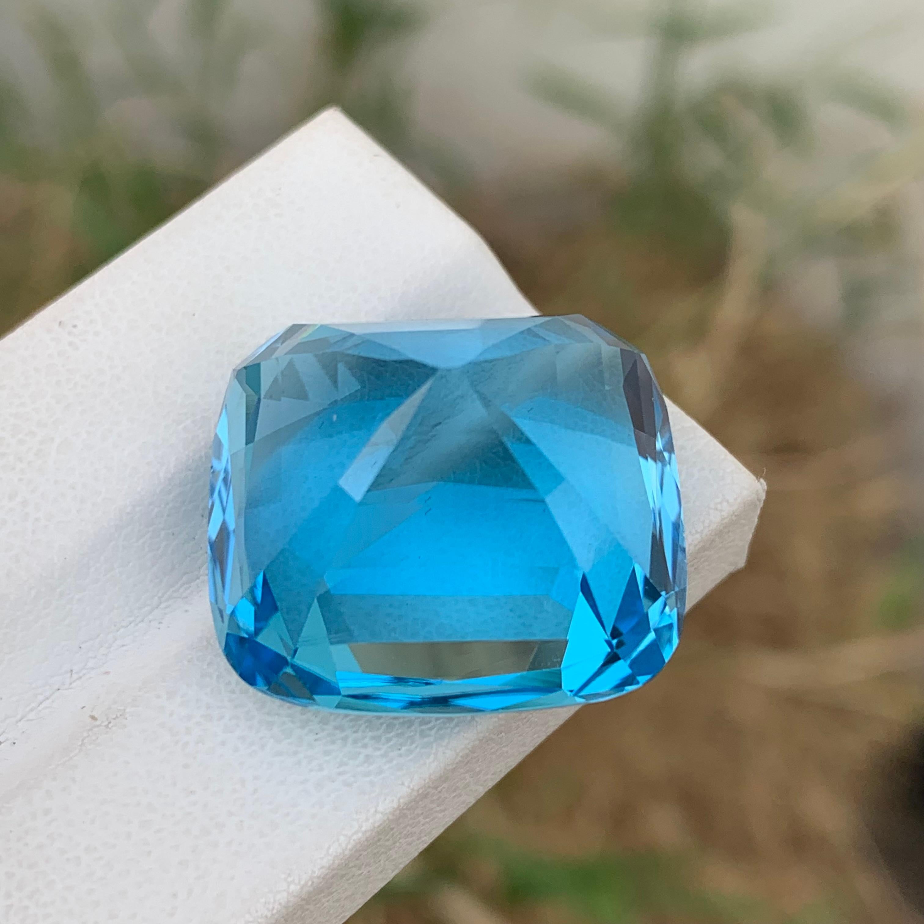 Enorme pietra preziosa a forma di cuscino di Topazio Blu sfuso da 67,00 carati in vendita 3